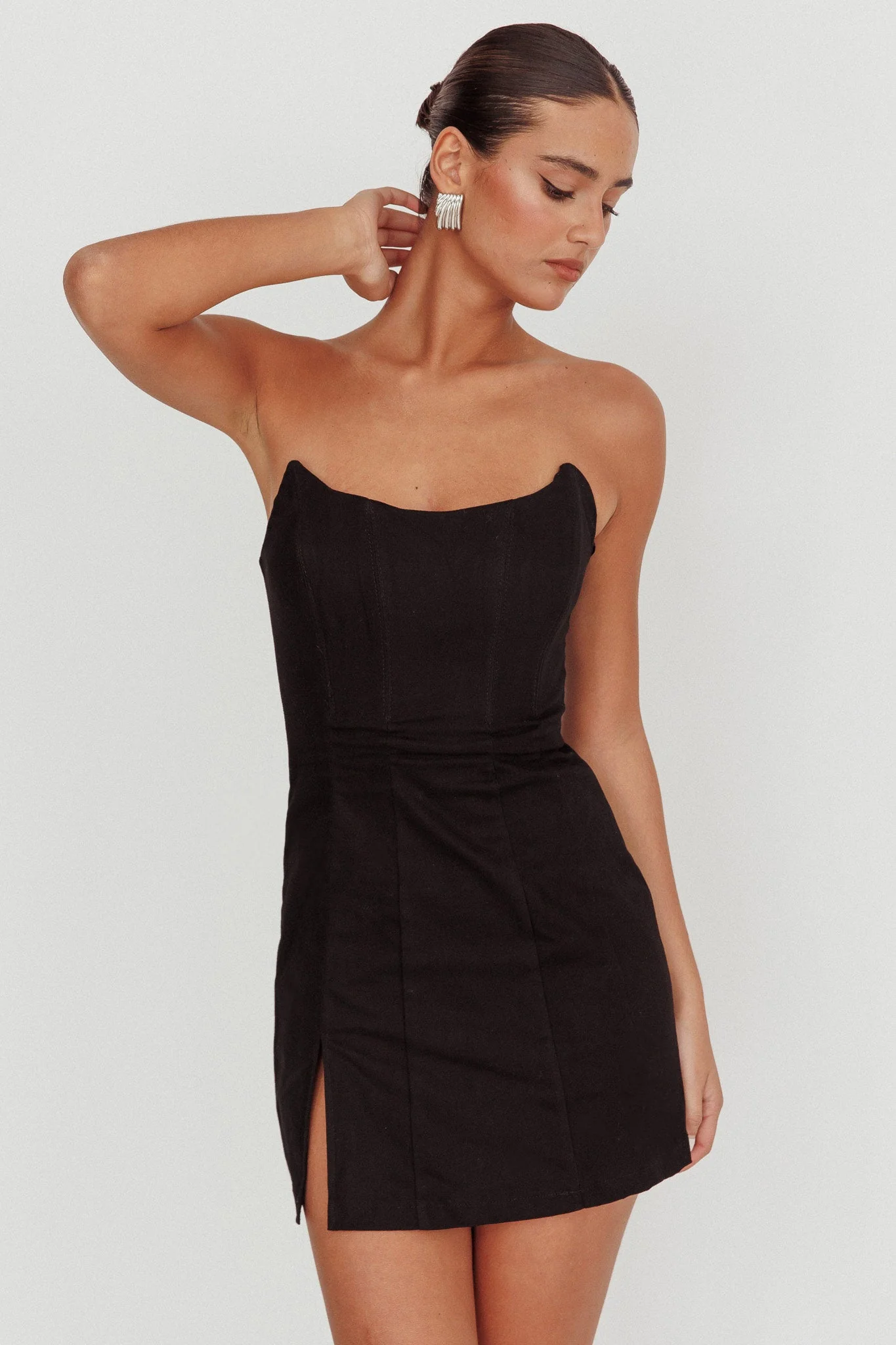 Luann Scoop Neckline Strapless Mini Dress Black - luluinthesky