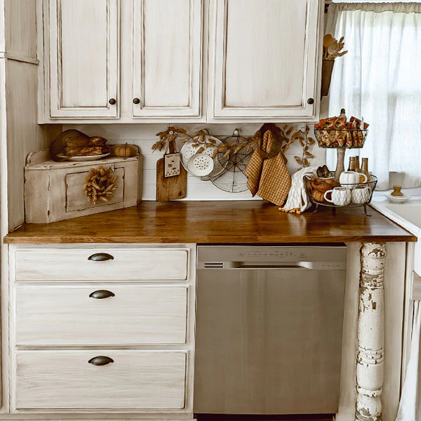 Chicken Wire Tiered Display Basket