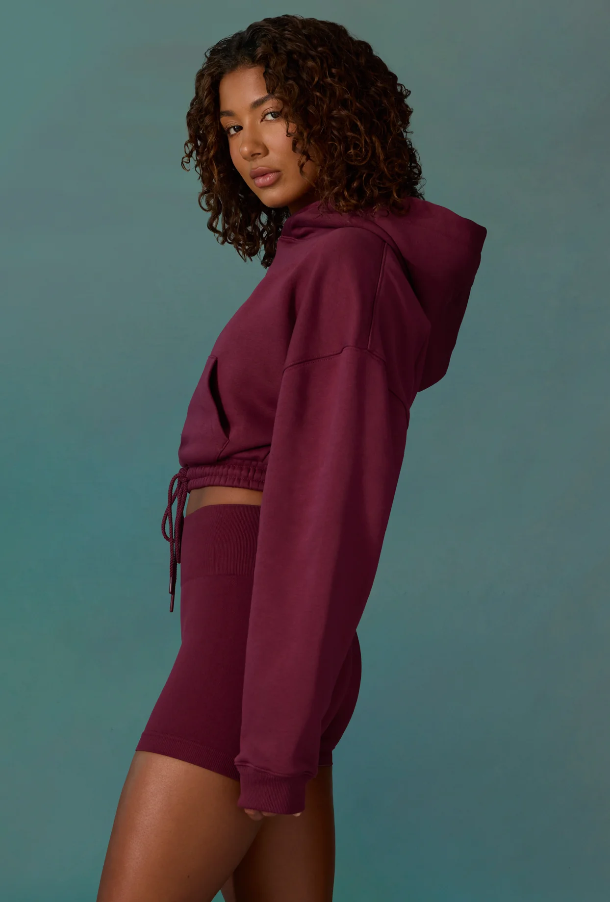 Cotton Fleece Drawstring Cropped Hoodie in Plum