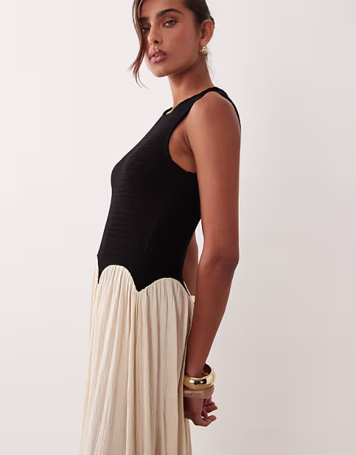 color block crinkle midi dress in black & cream