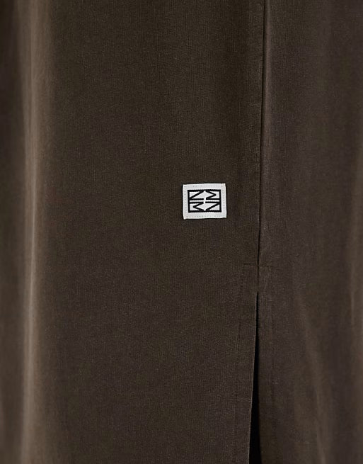 Noisy May Curve t-shirt maxi dress with side slit in brown