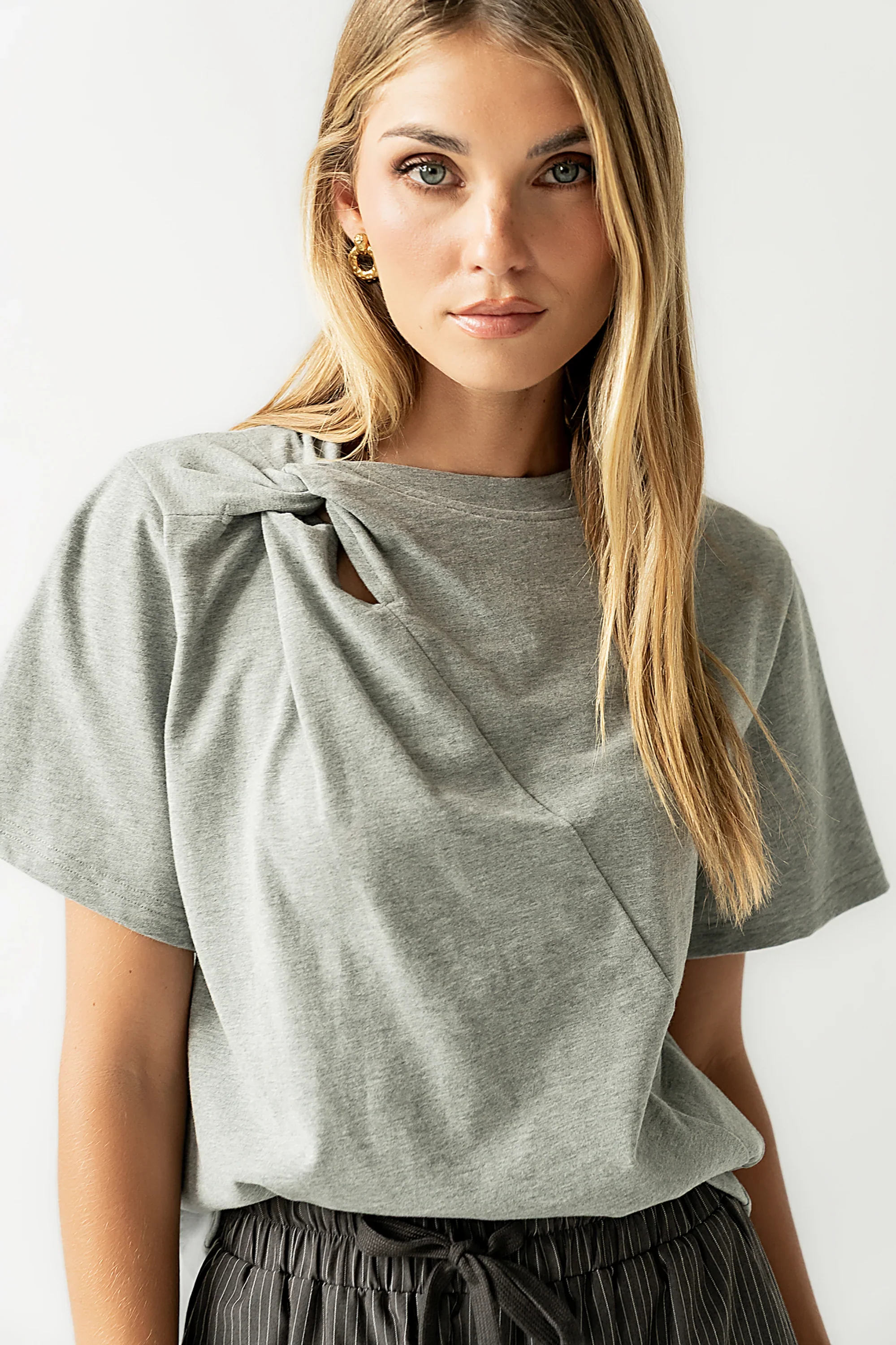 Posie Knot Tee in Heather Grey