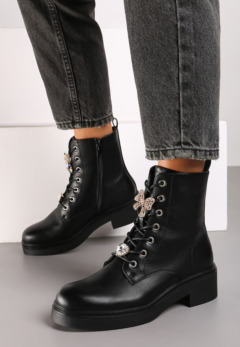 Czarne Płaskie Botki w Stylu Workerów Ozdobione Aplikacjami Kokardy i Misia Bialithia
