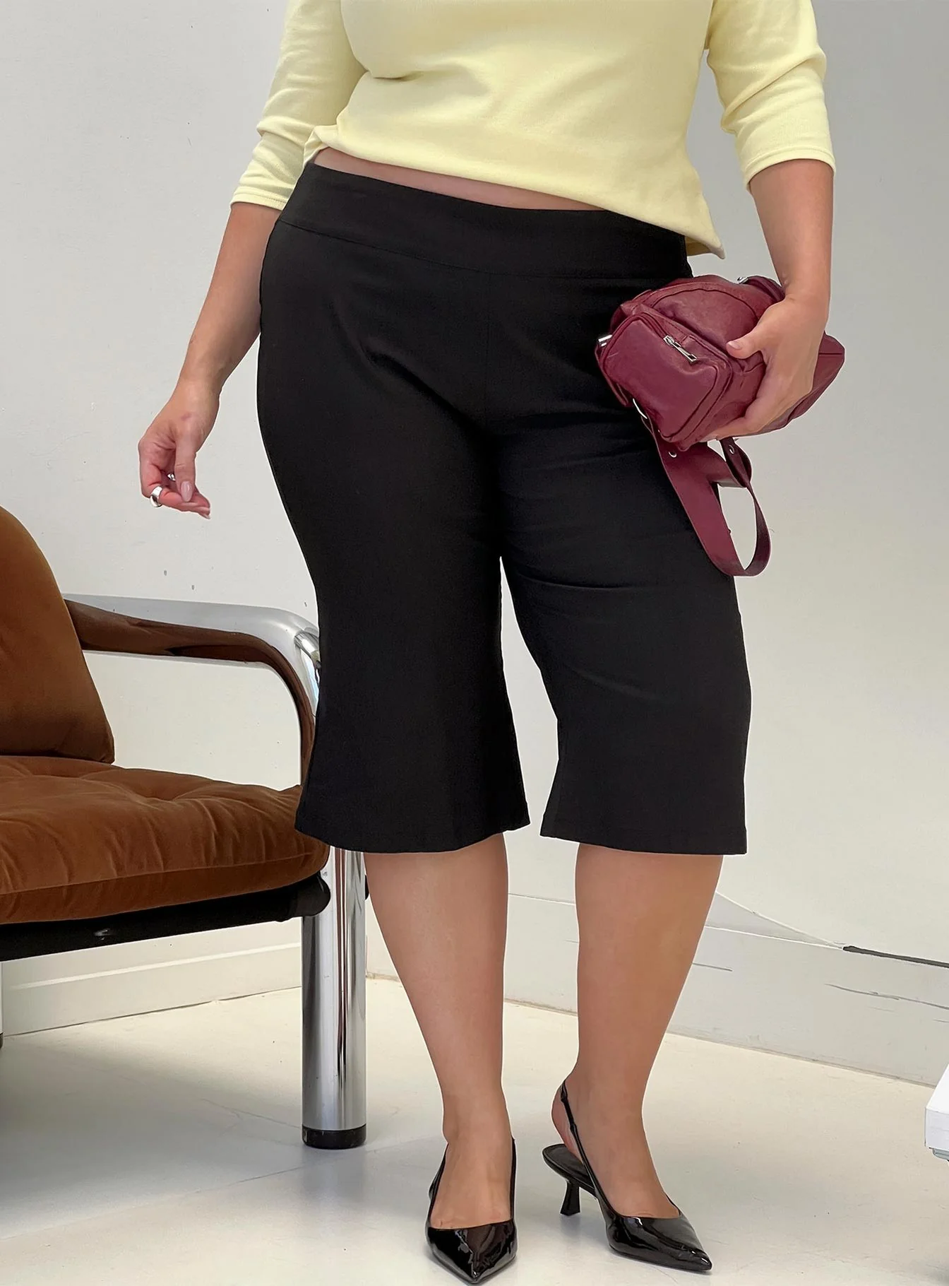 Samaira Capri Pant Black Curve