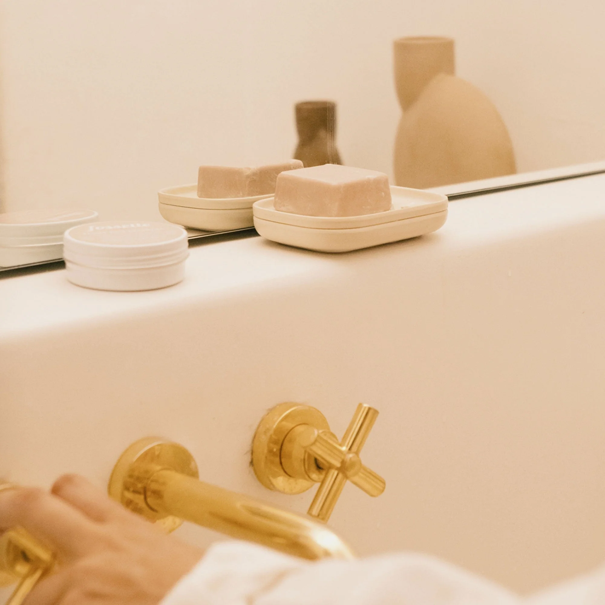 Vogeelle Self-Draining Soap Dish