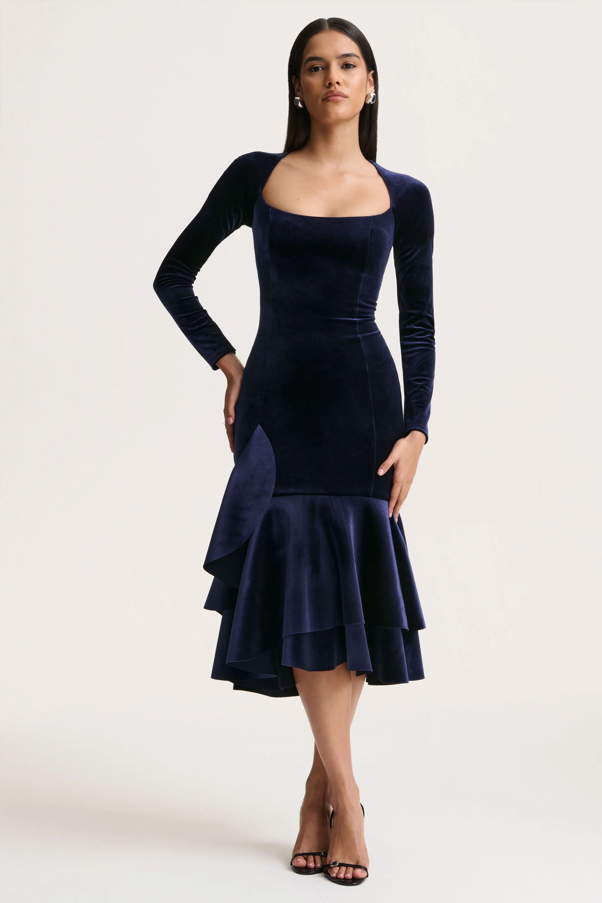 Emberlyn | Navy Velvet Scoop-Neck Fishtail Midi Dress
