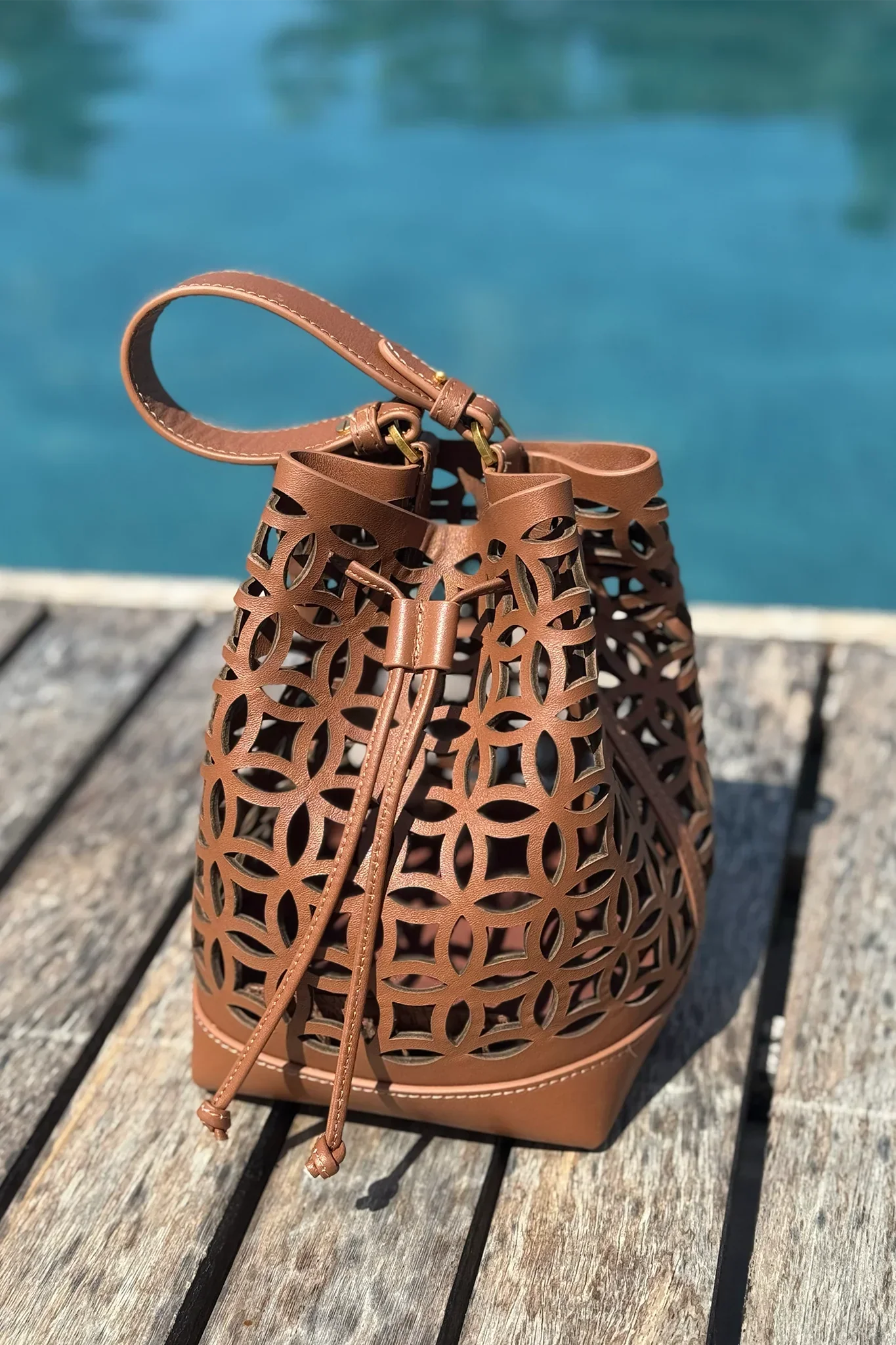 MING BUCKET BAG