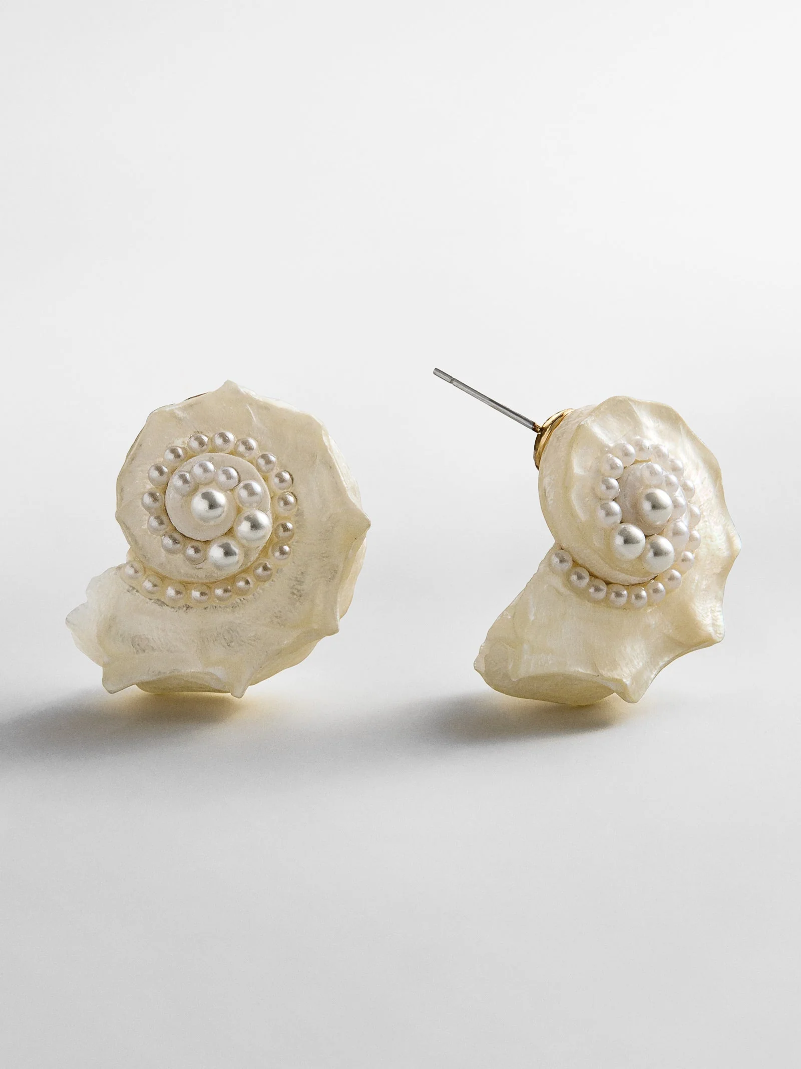 Santana Shell Statement Stud Earrings - Pearl
