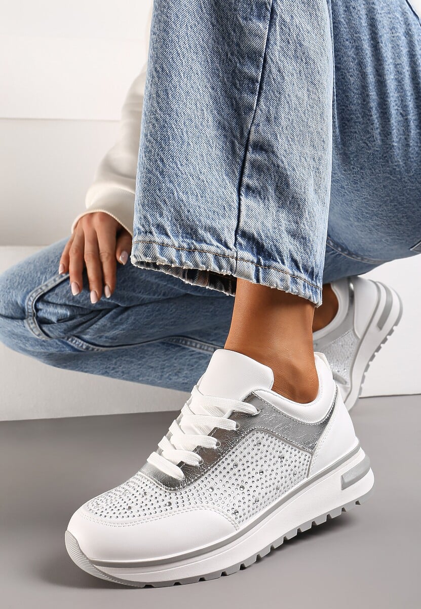 Białe Sznurowane Sneakersy z Ekoskóry z Cyrkoniami na Grubej Podeszwie Arpite