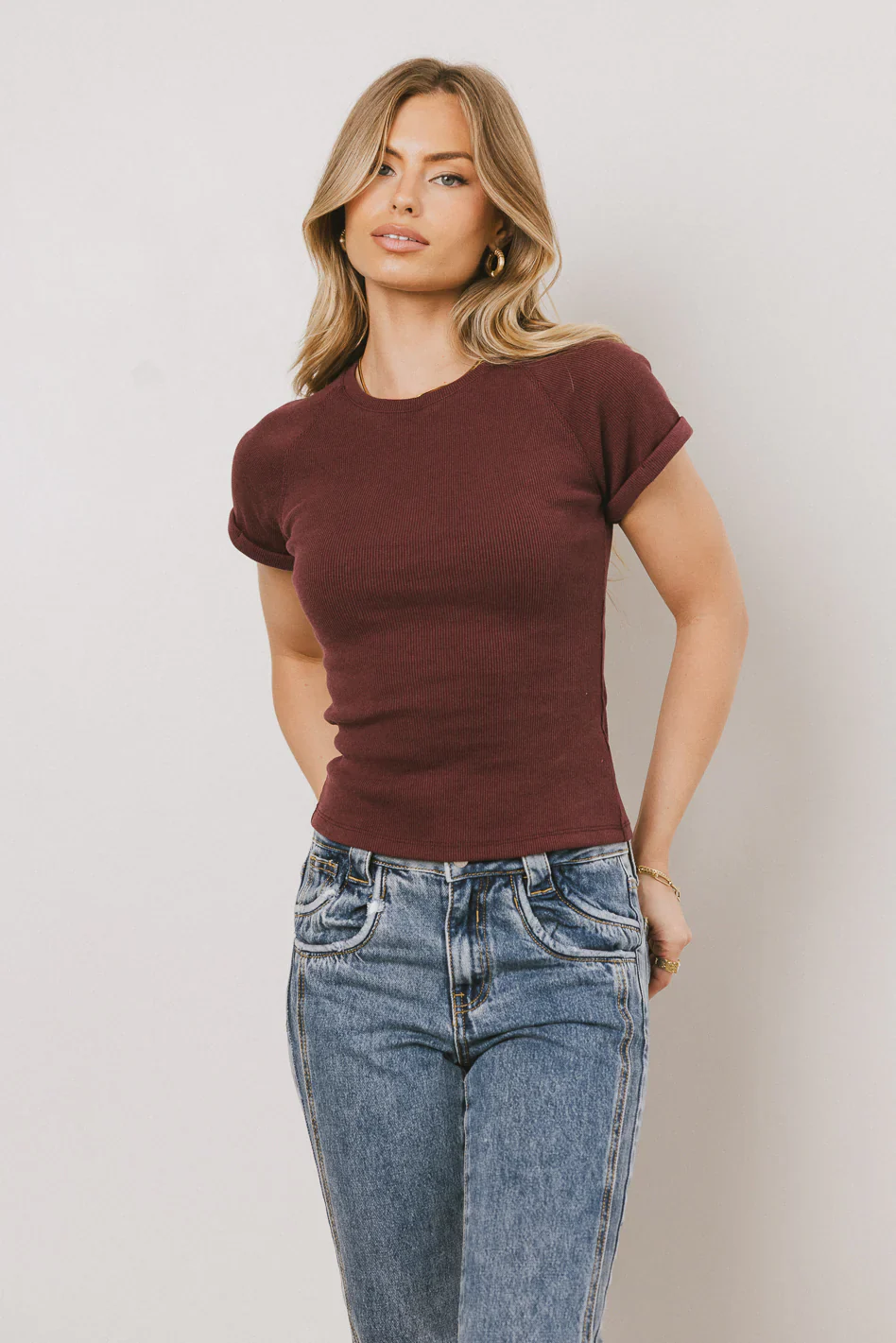 Kammie Ribbed Basic Tee in Maroon