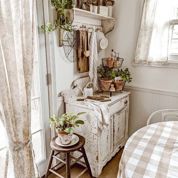 Chicken Wire Tiered Display Basket