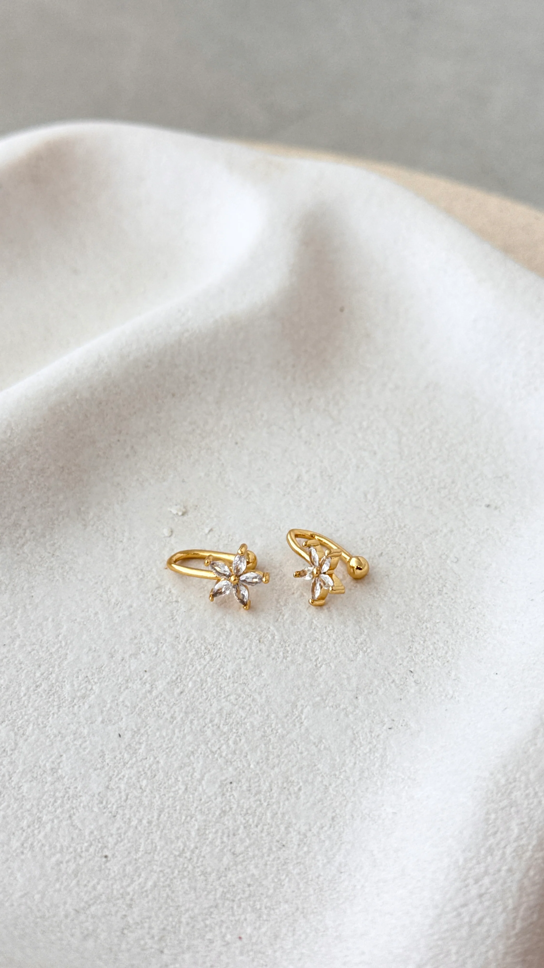 Yiota Ear Cuff Earrings - Gold