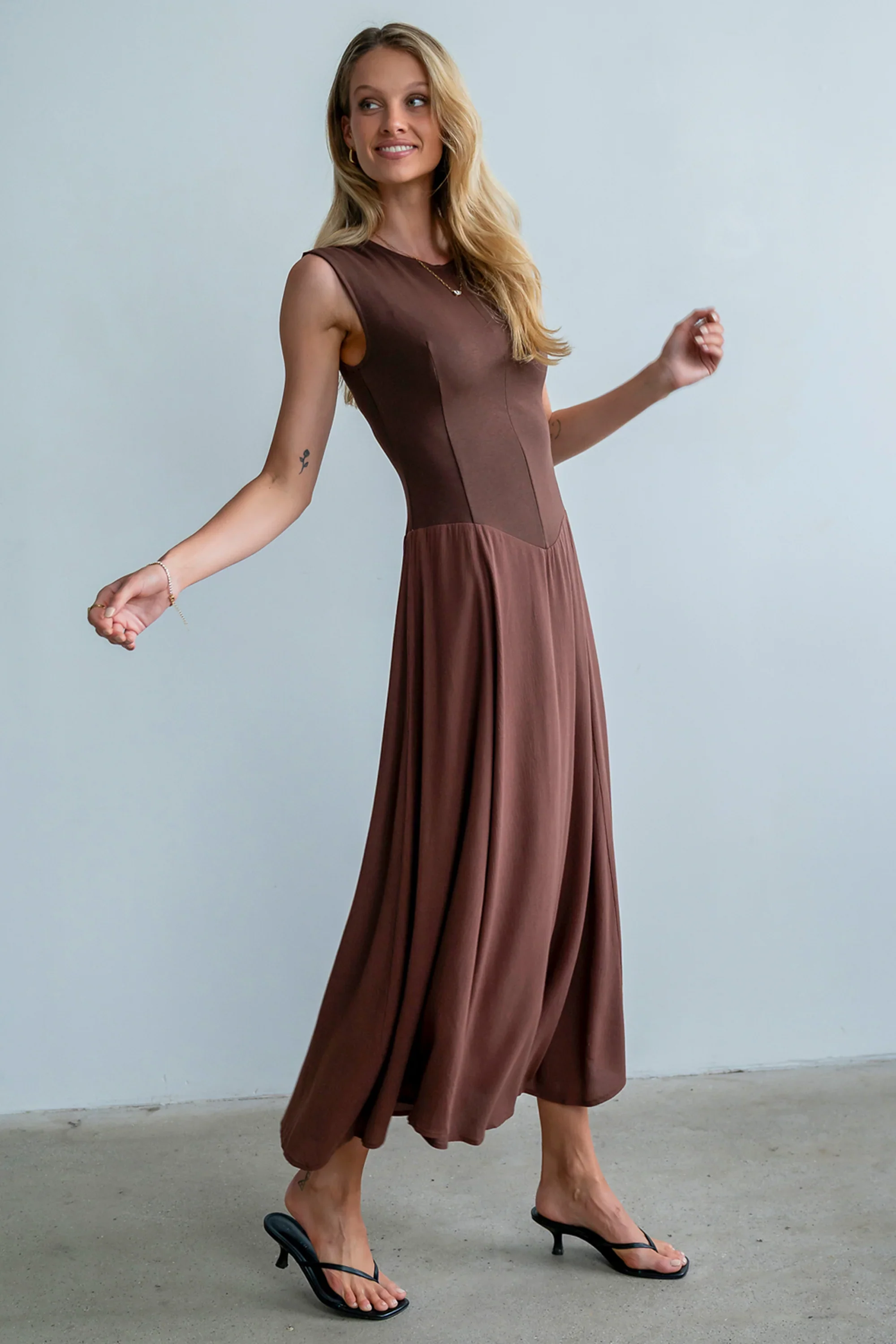 Charles Maxi Dress in Red-Brown