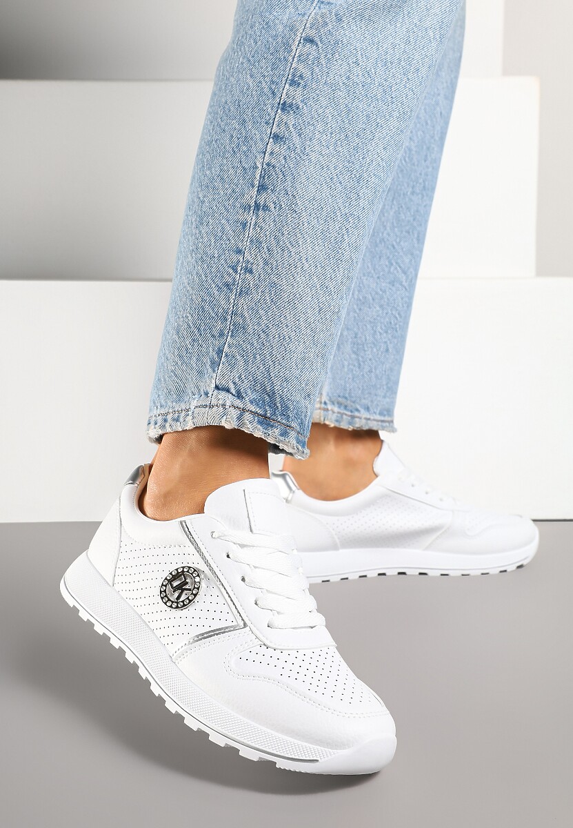 Srebrne Sneakersy Perforowane z Metaliczną Aplikacją Evinoriella