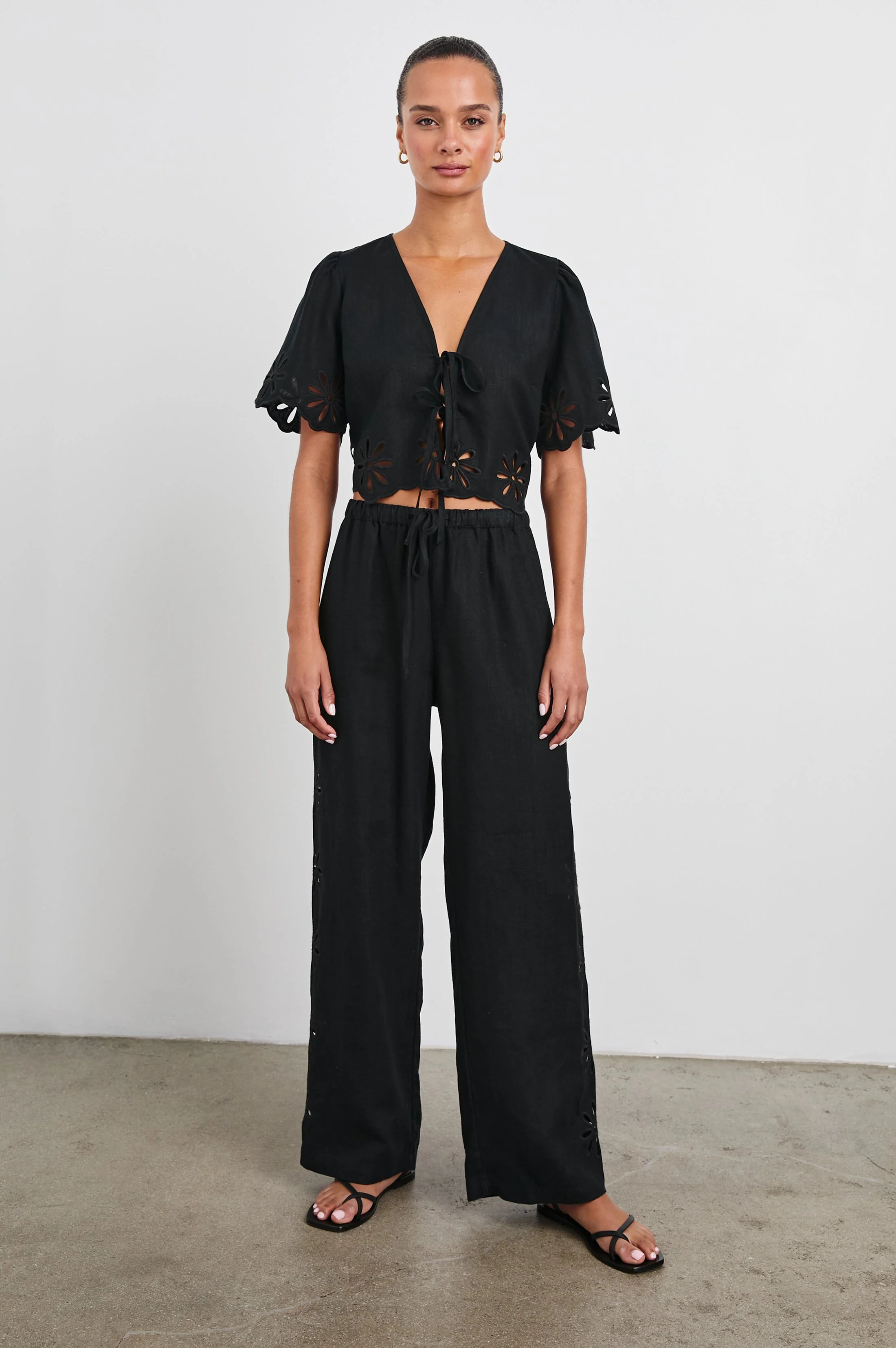 Pari Top - Black Eyelet