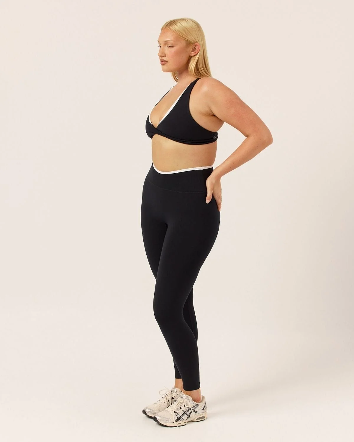 Serenity Dip Leggings | Black Two Tone