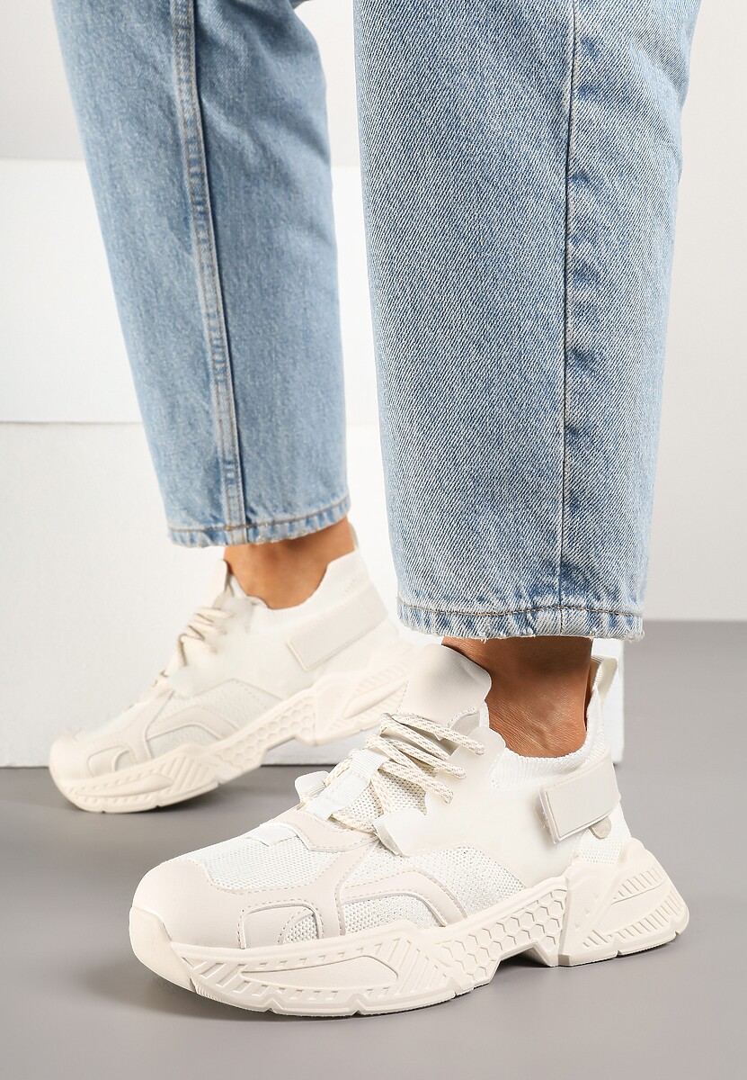 Beżowe Sneakersy w Streetwearowym Stylu z Ozdobnym Rzepem Akkaria