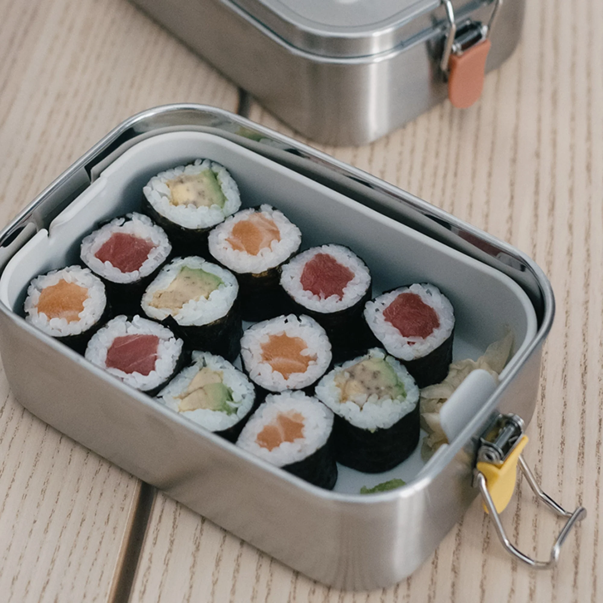Vogeelle Stainless Steel Lunch Box with heat safe insert - Lemon