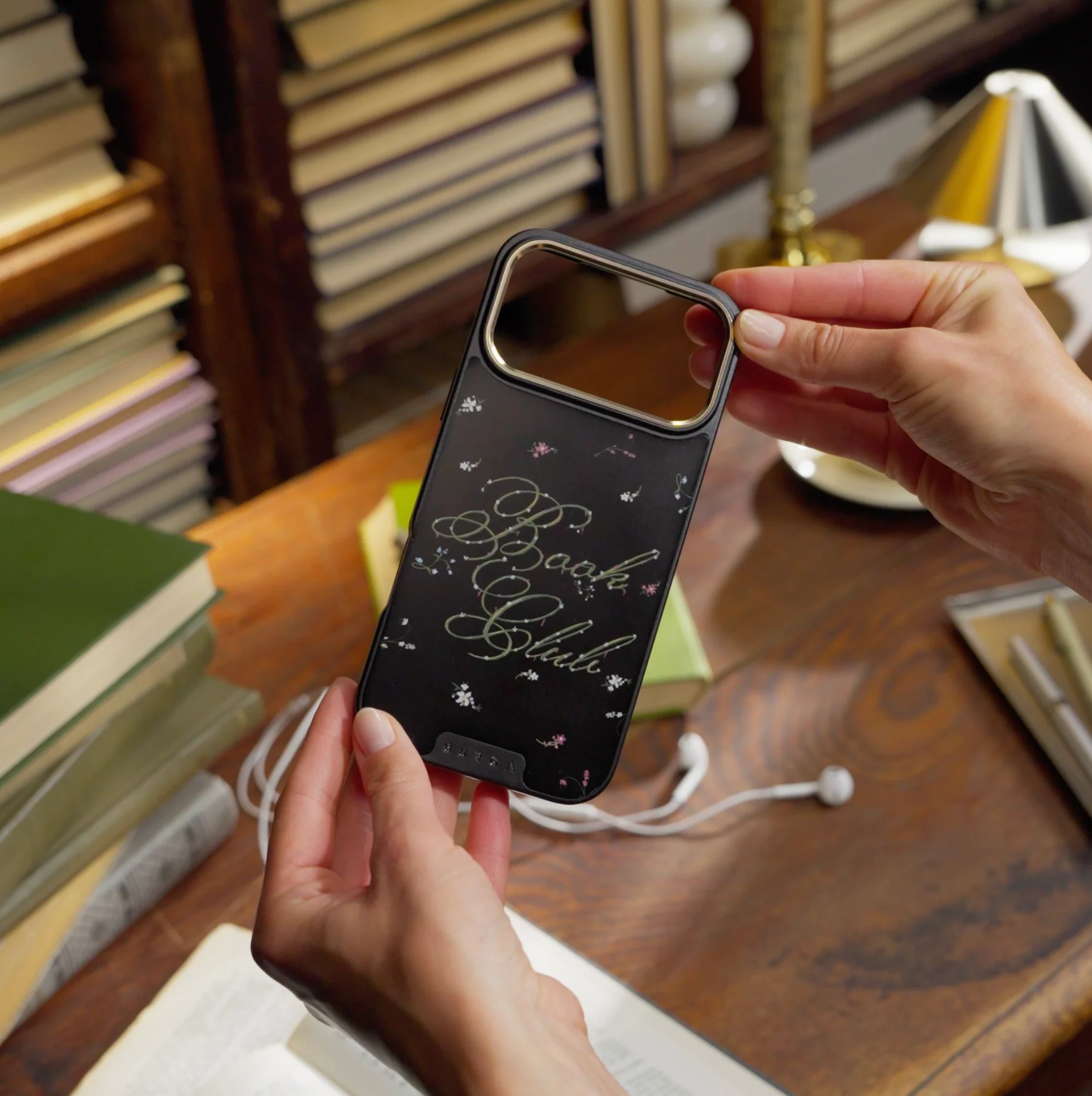 Book Club - iPhone 12 ケース