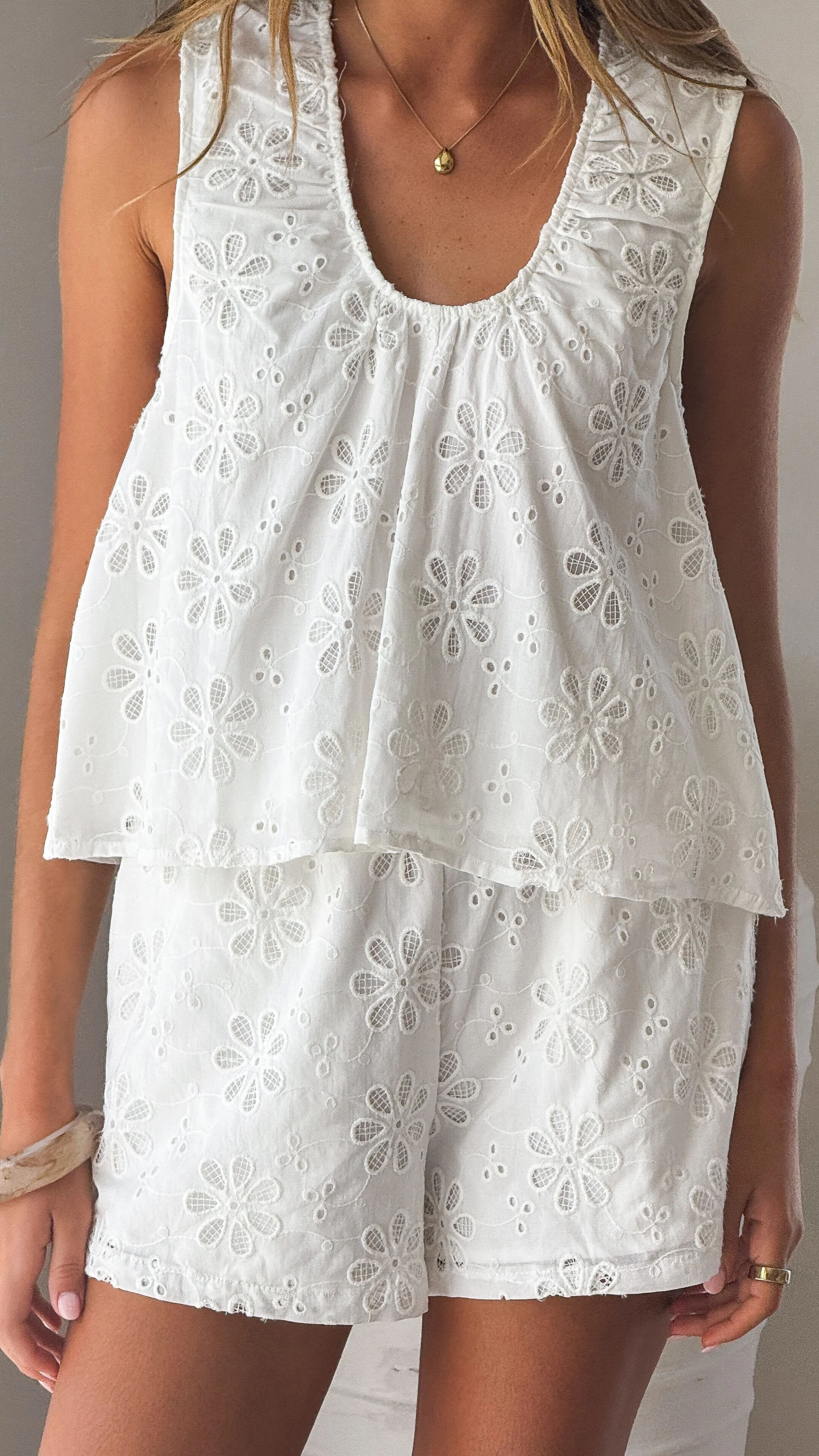 Vika Top - White Flower Embroidery