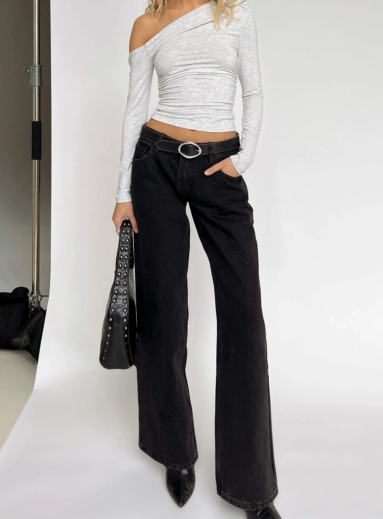 Ellanor Low Rise Straight Leg Jean Washed Black