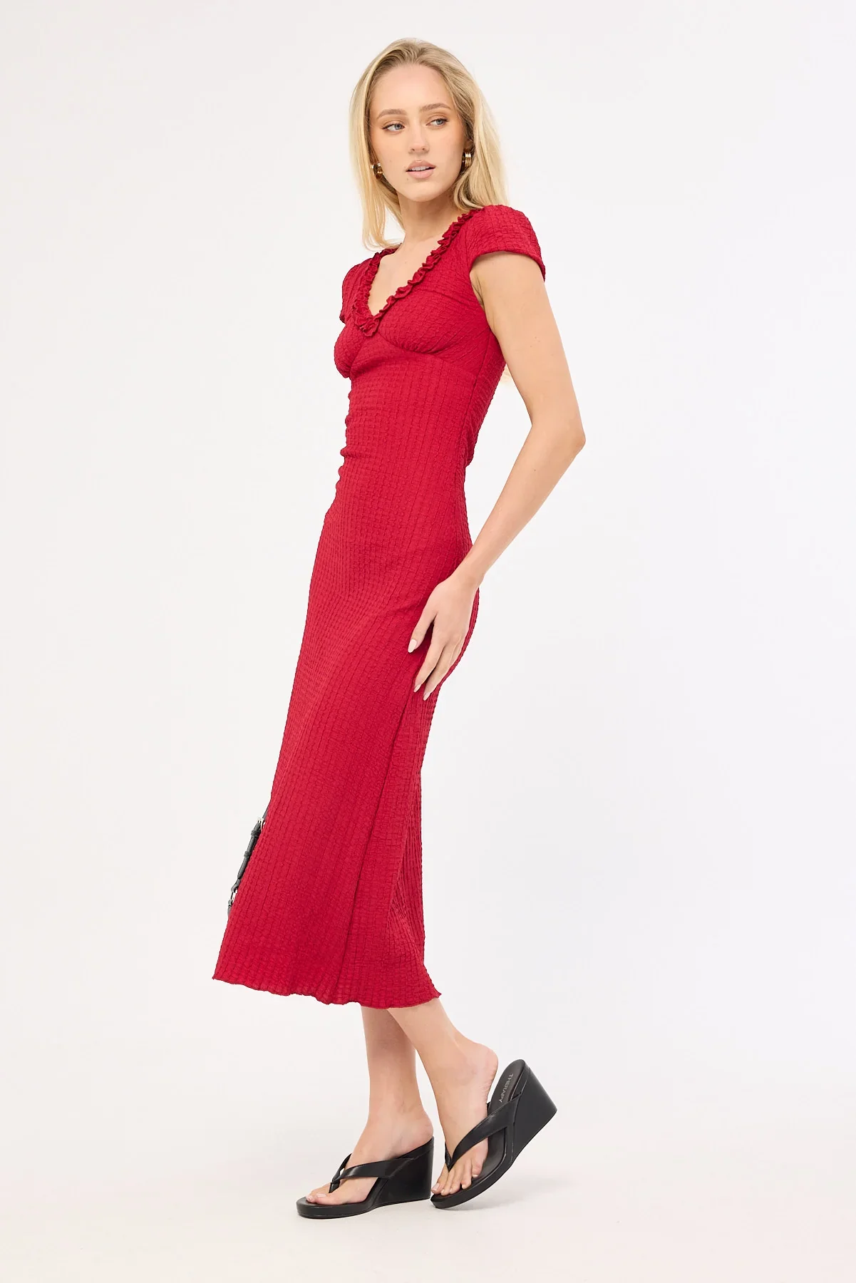 Perfect Stranger Mimsy Short Sleeve Midi Dress Red