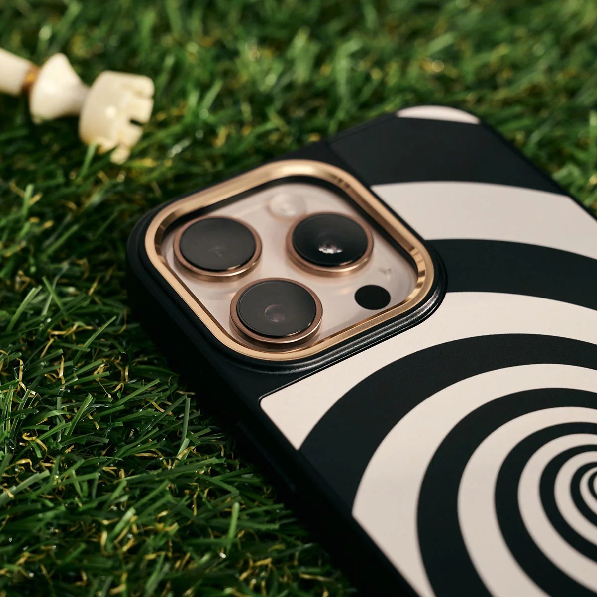 Rabbit Hole - iPhone 11 Pro ケース