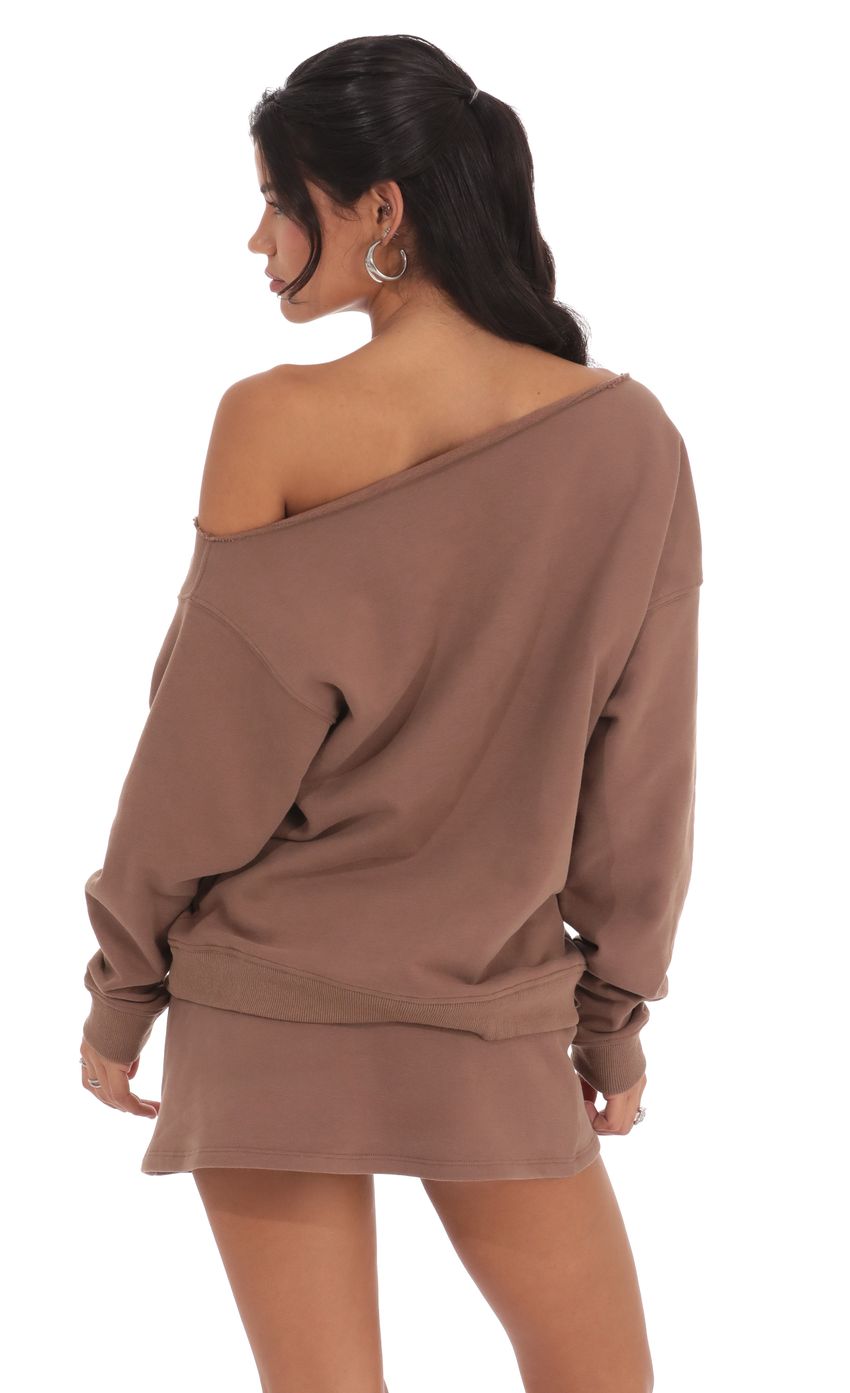 Cut Off Shoulder Jumper in Brown