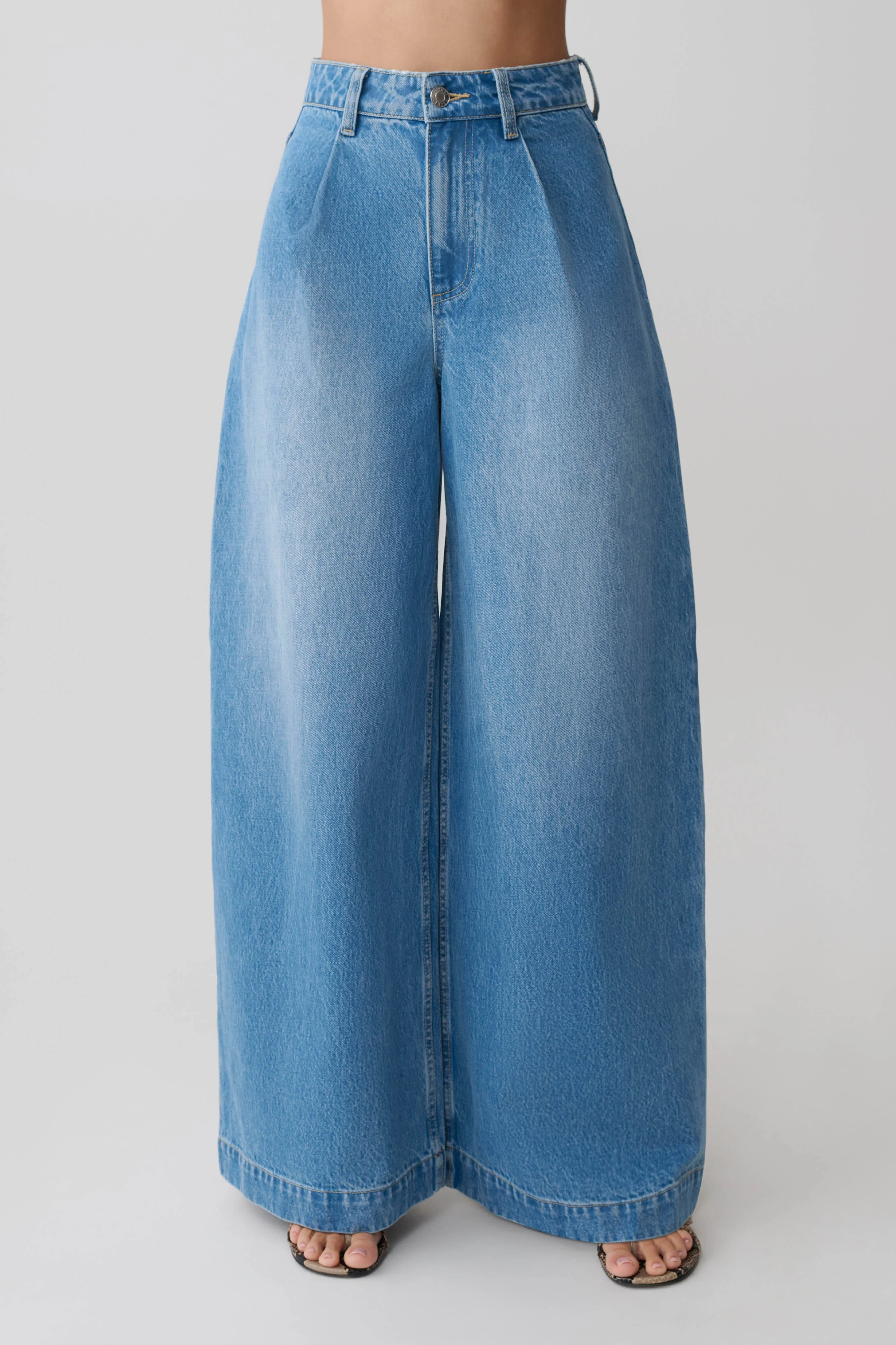 Bobby Oversized Jean With Front Pleat - Summer Blue