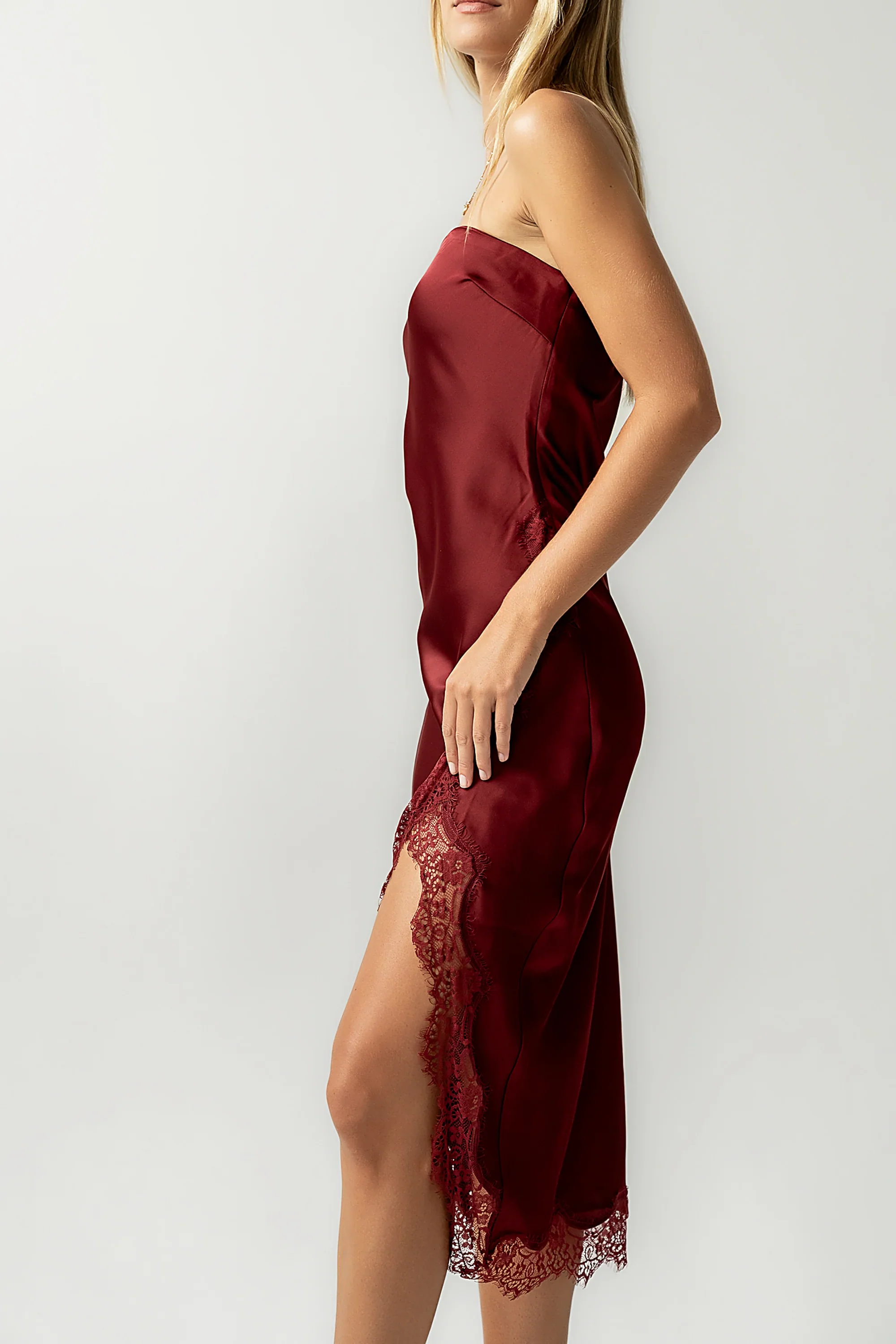Goldie Lace Trim Midi Dress in Wine