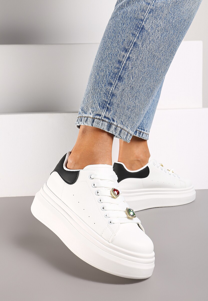 Biało-Złote Sneakersy na Platformie z Aplikacjami na Sznurówkach Neveahra