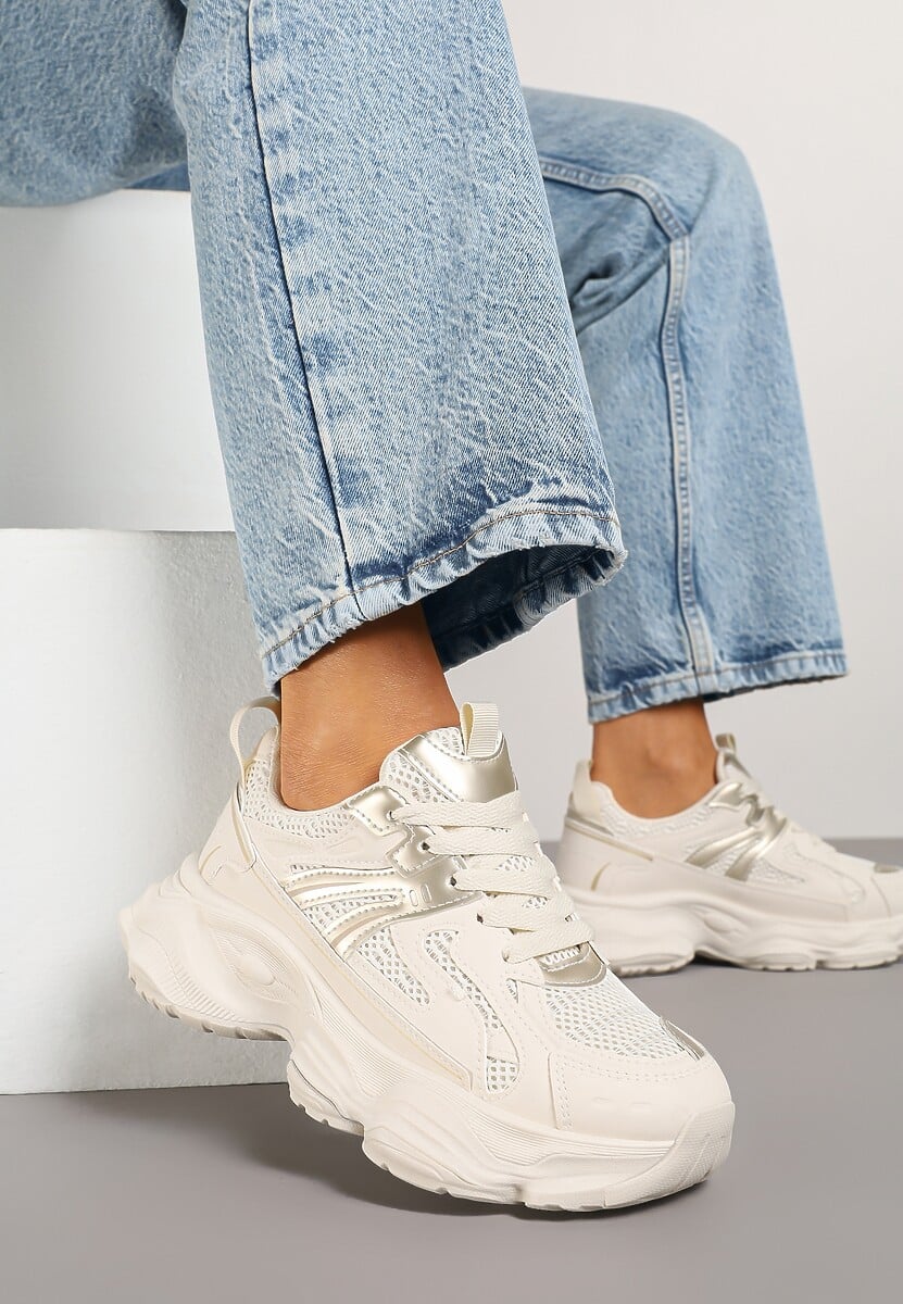 Białe Sneakersy na Platformie z Tłoczeniem i Metaliczną  Ozdobą Alarella