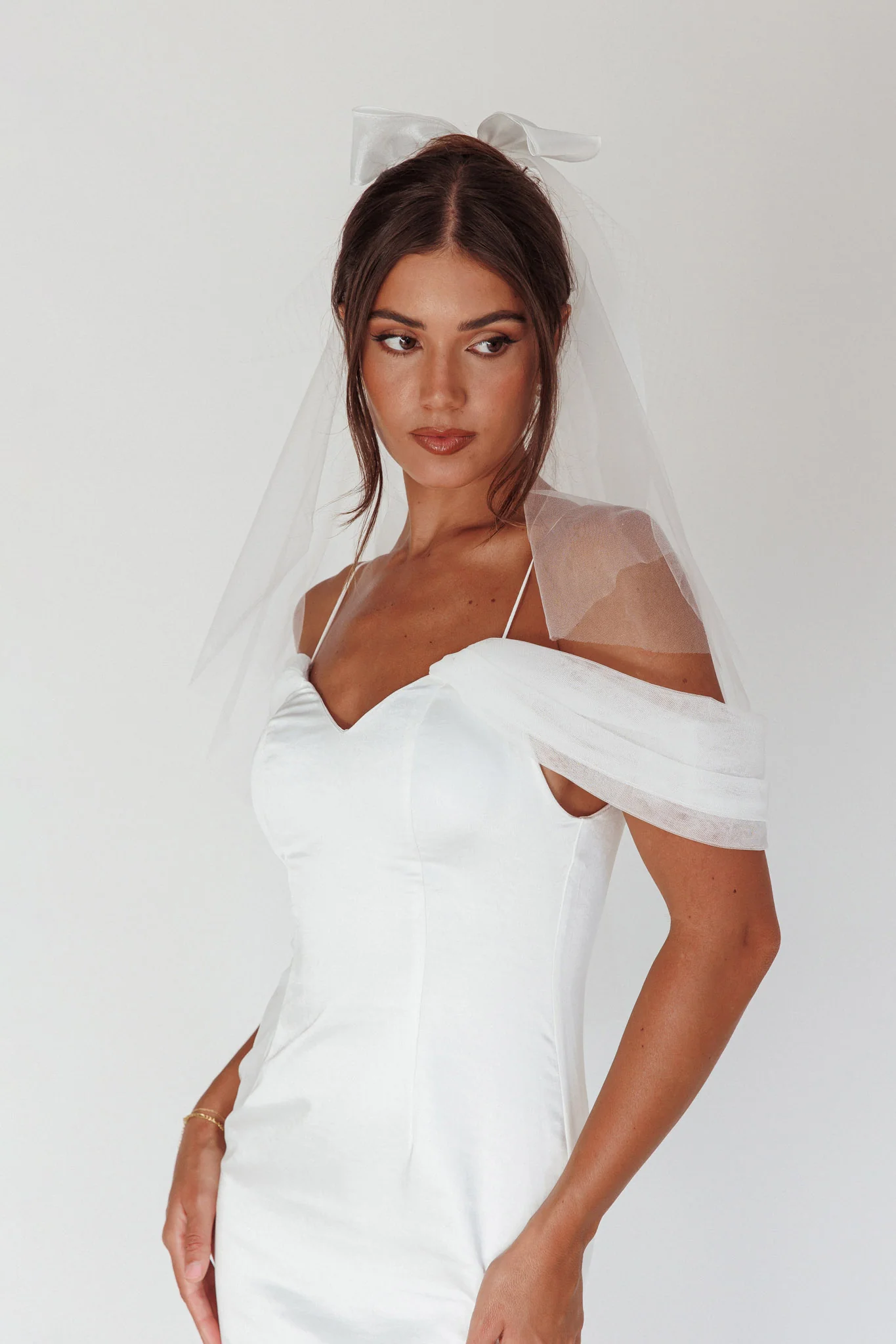 Evelyn Bow & Fishnet Bridal Veil White