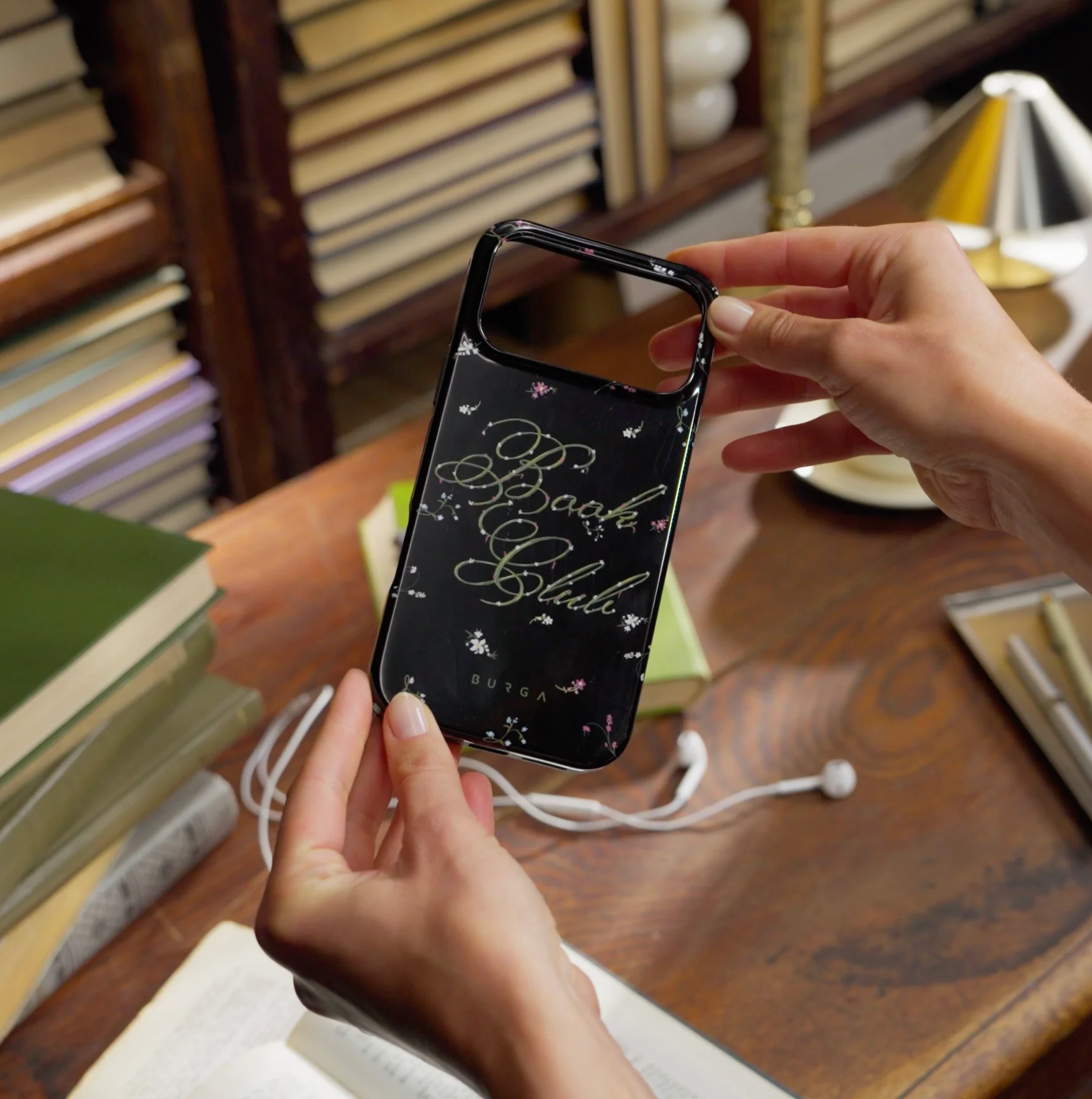 Book Club - iPhone 11 Pro Max ケース