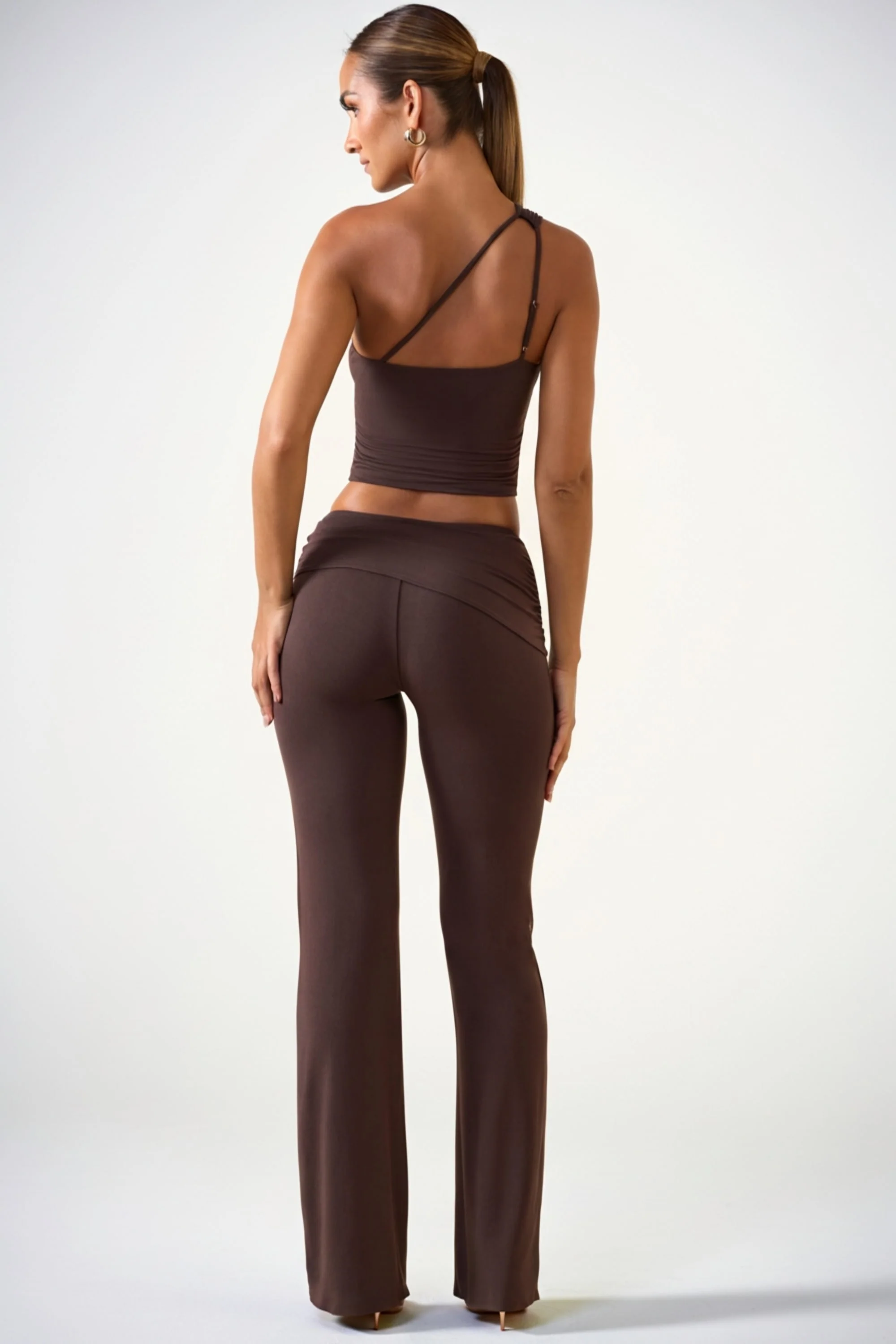 Mid-Rise Straight-Leg Trousers in Chocolate Brown