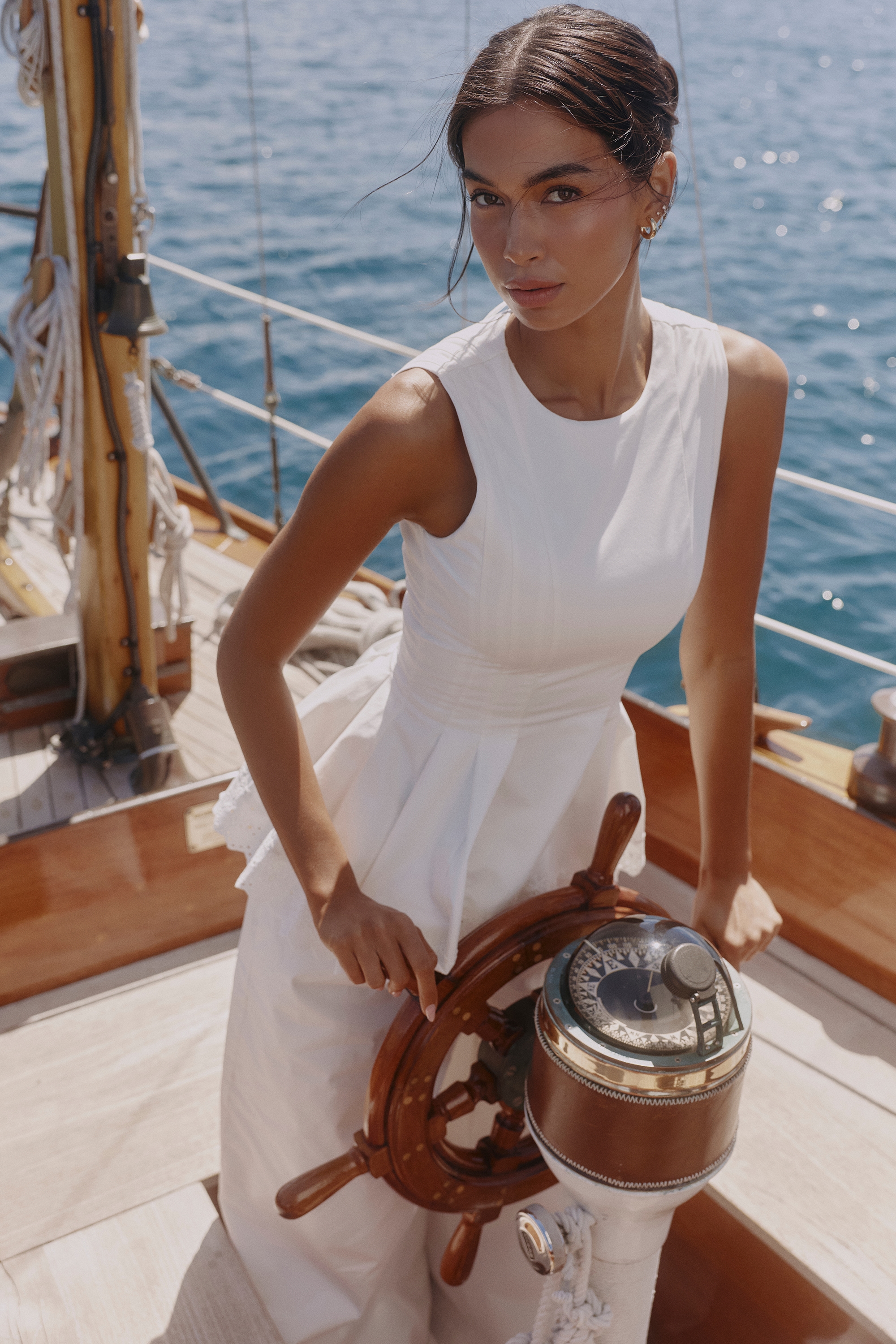 white cotton fitted lace-trim top