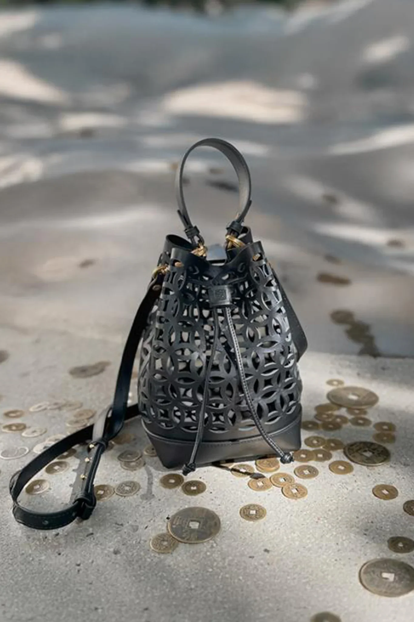 MING BUCKET BAG