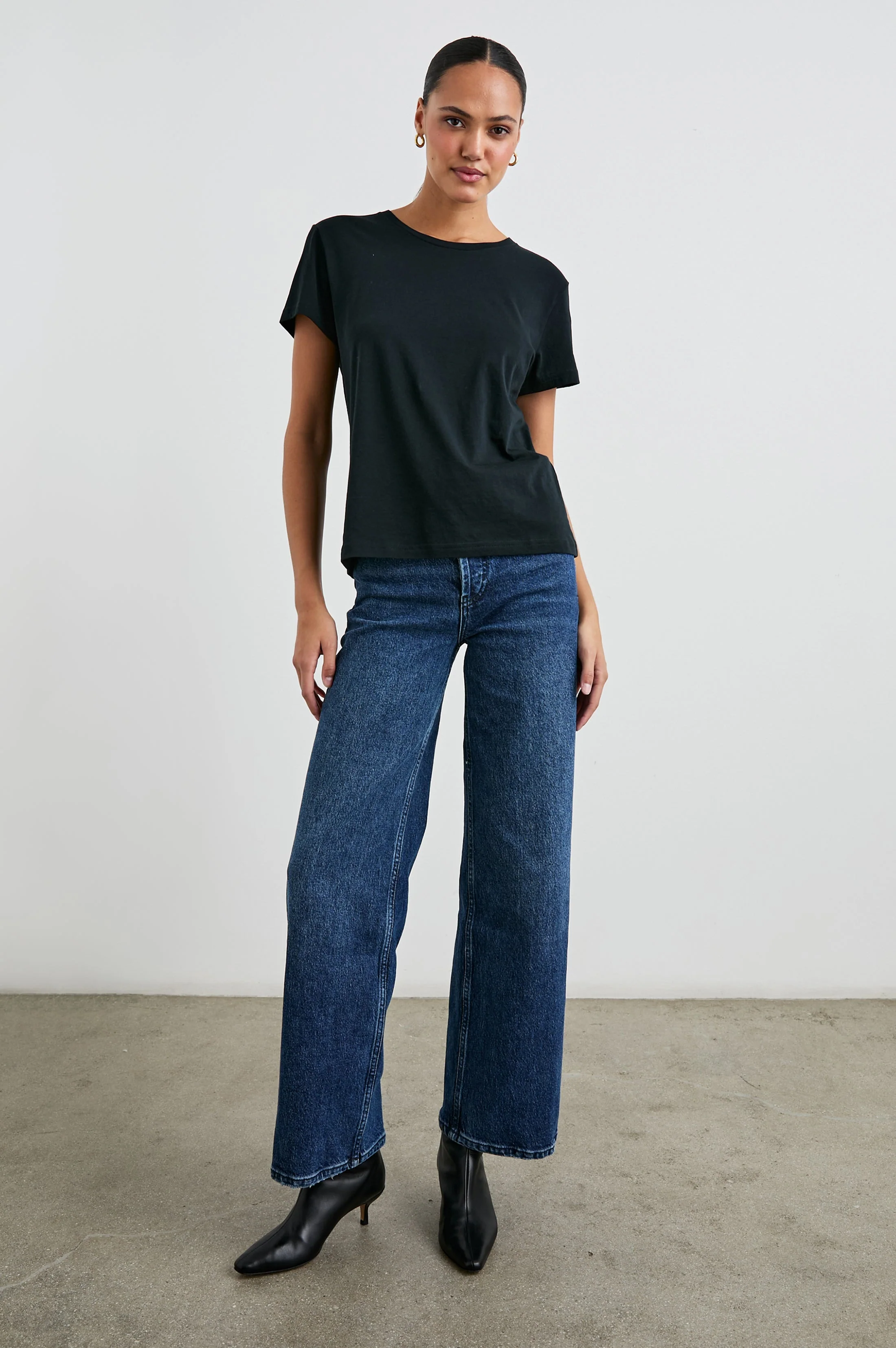 Classic Crew Neck T-Shirt - Black
