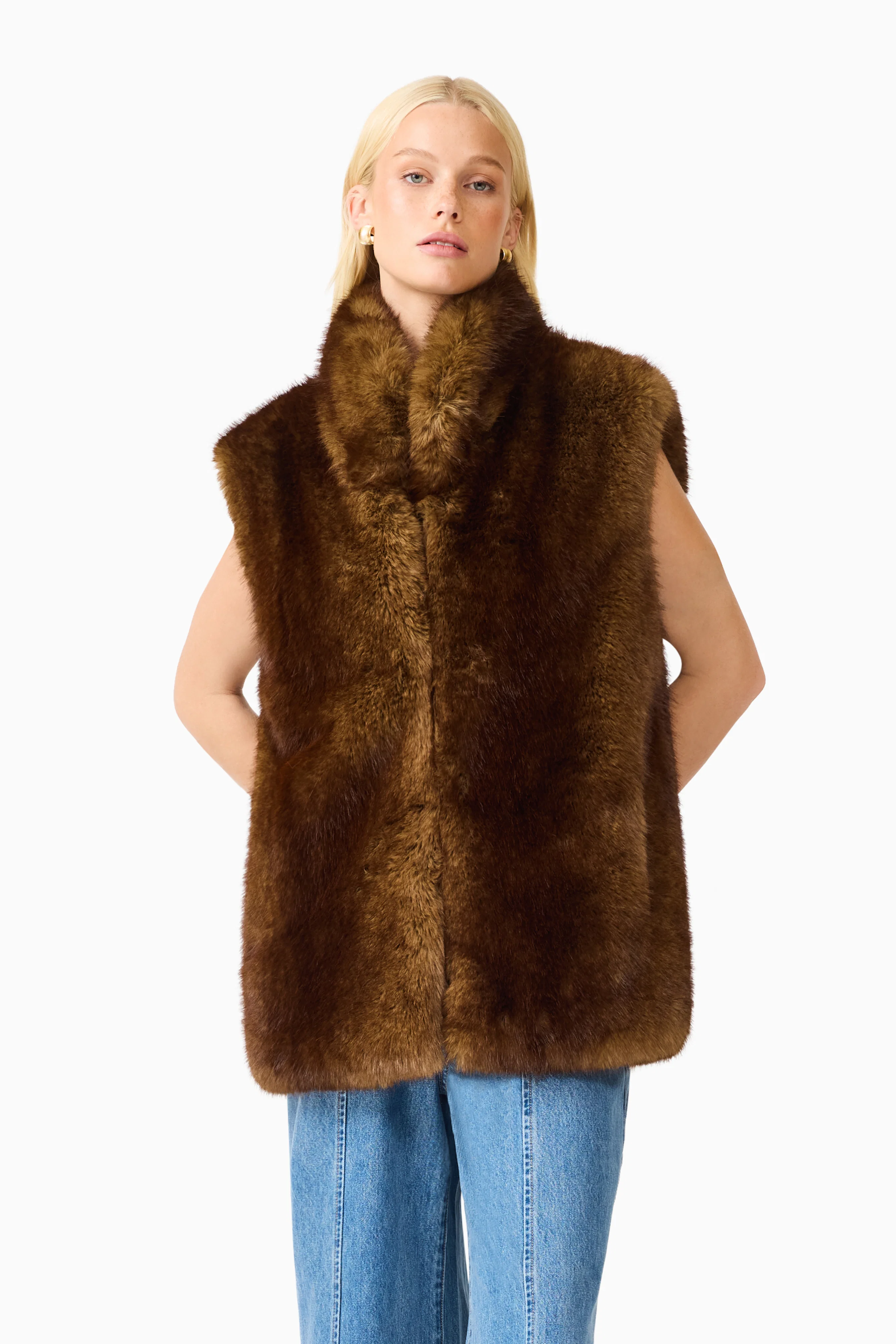 CURAAE Winona Vest in Brown