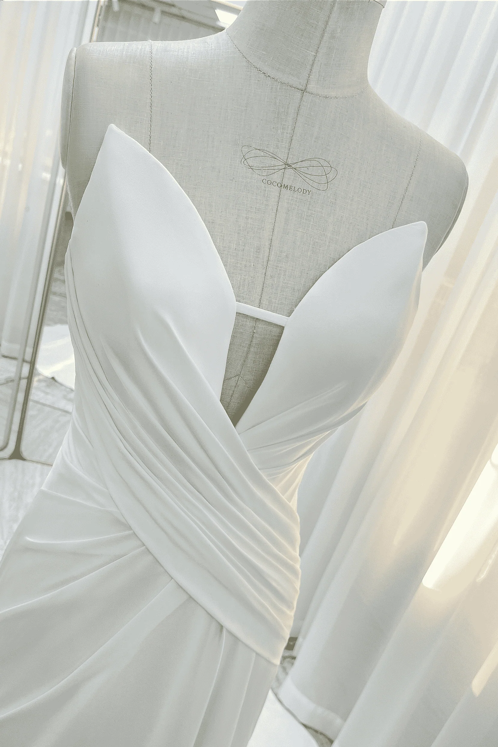 Trumpet-Mermaid Court Train Satin Wedding Dress CW3328