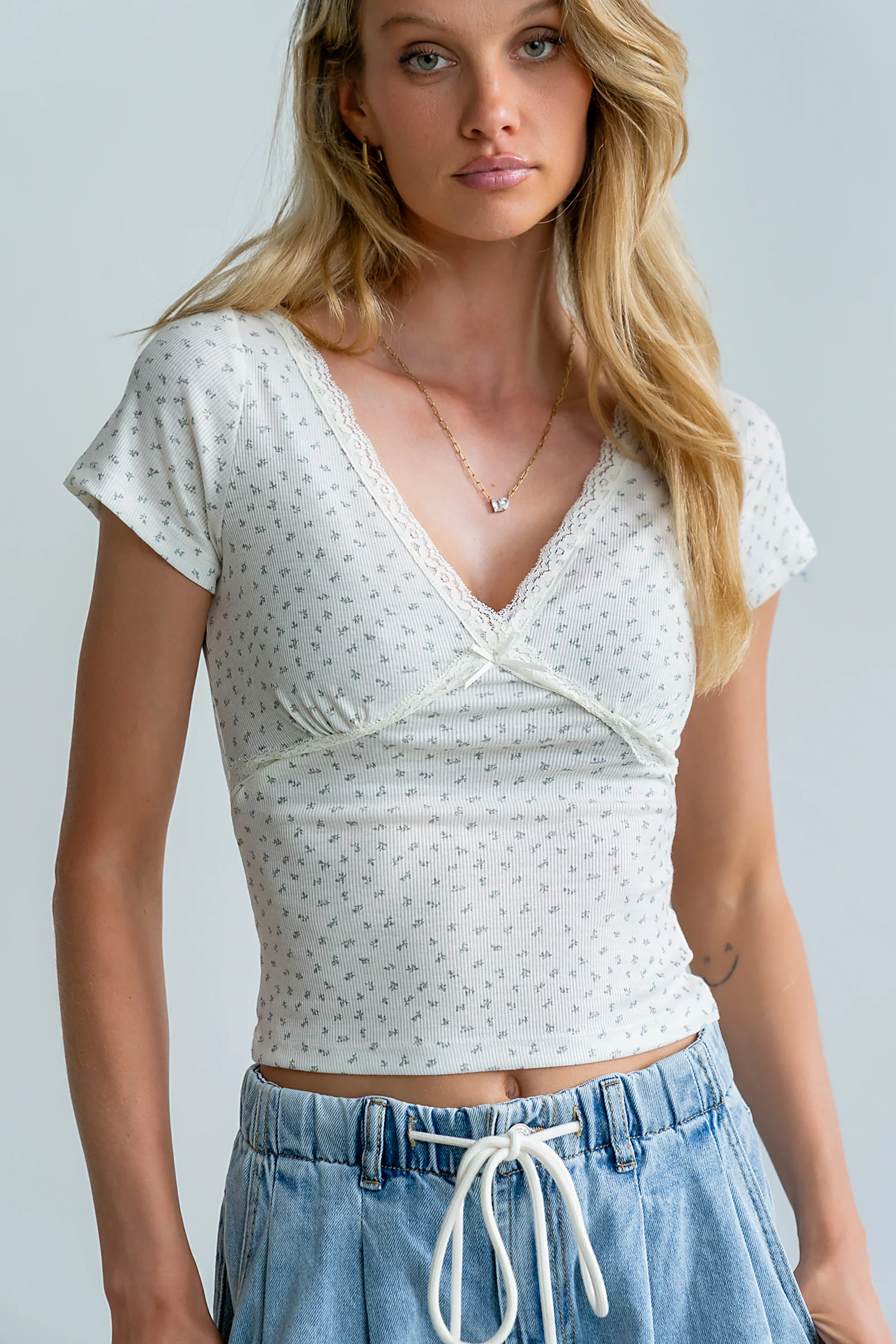 Liliana Floral Tee in Beige