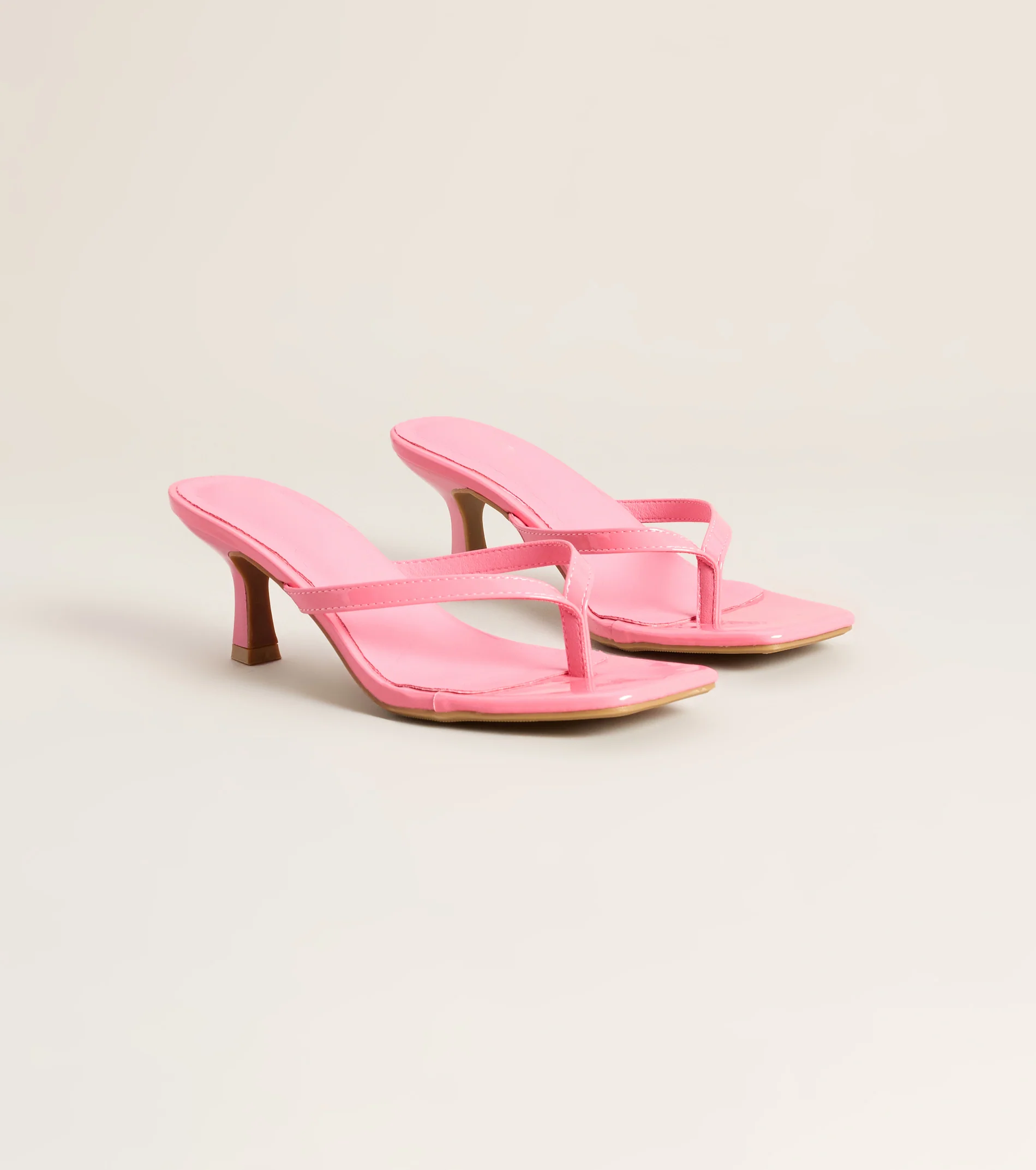 Chic On Schedule Thong Heels