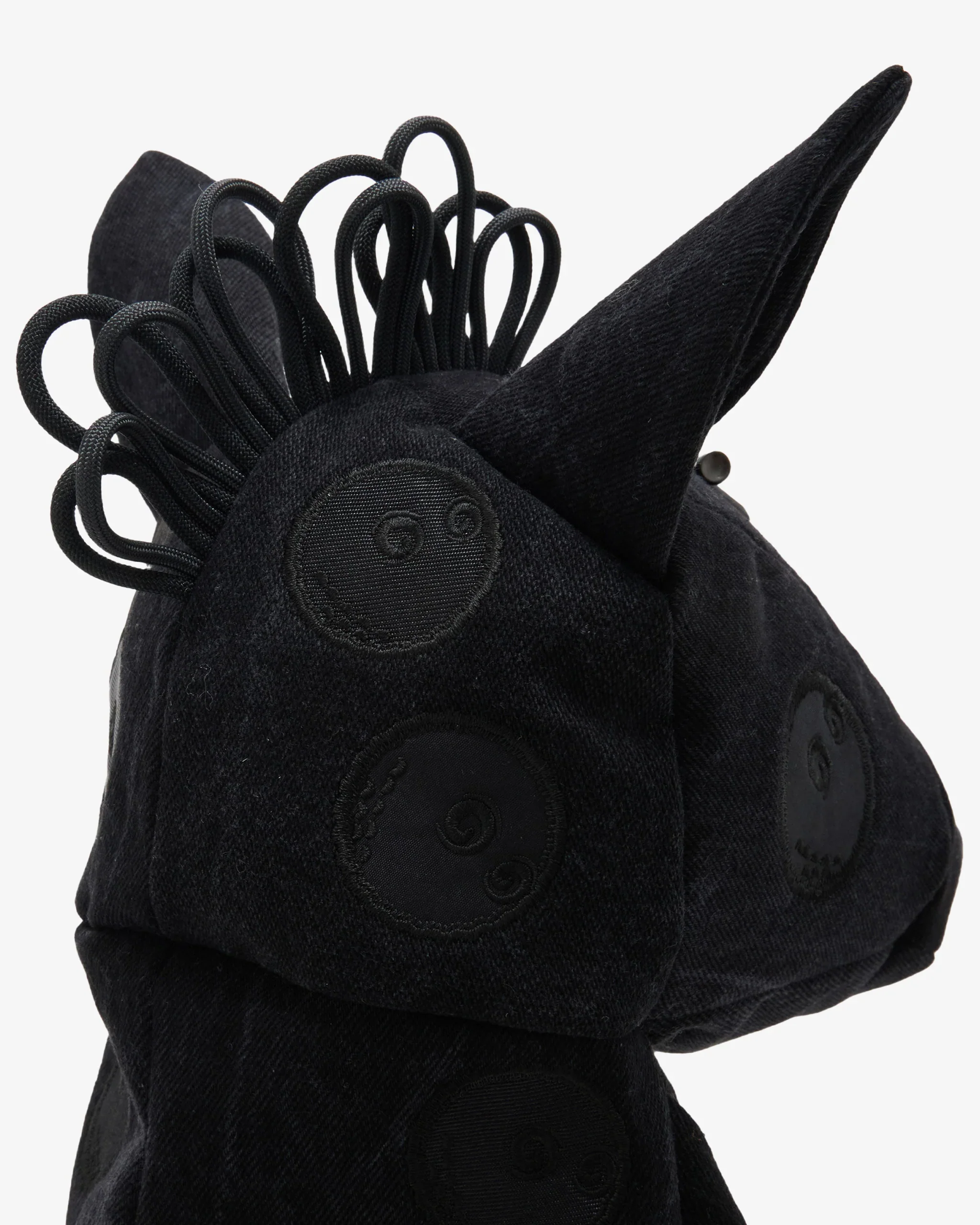 Monzee Roba Cover Black