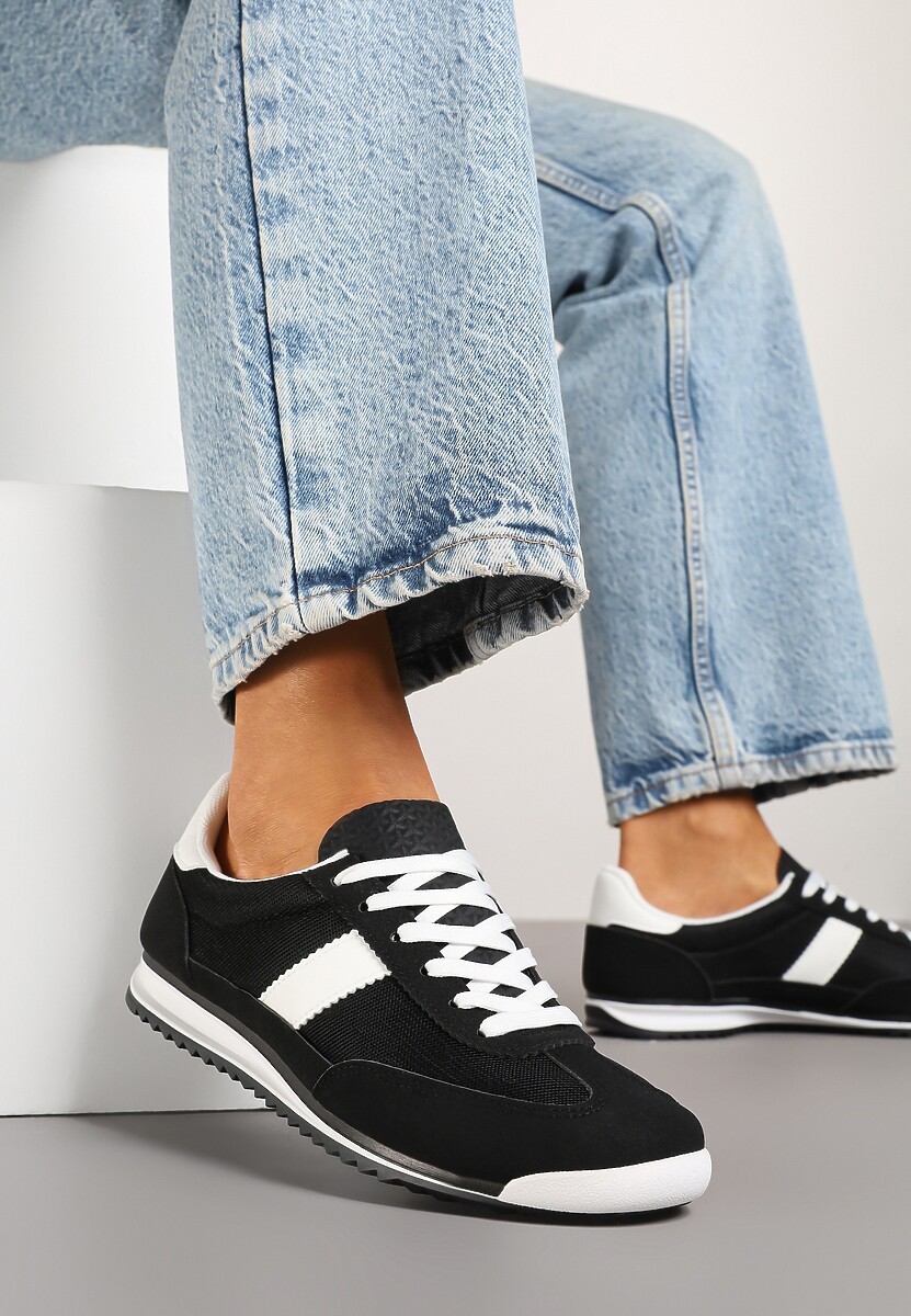 Czarne Sneakersy Ozdobione Paskiem Cleova