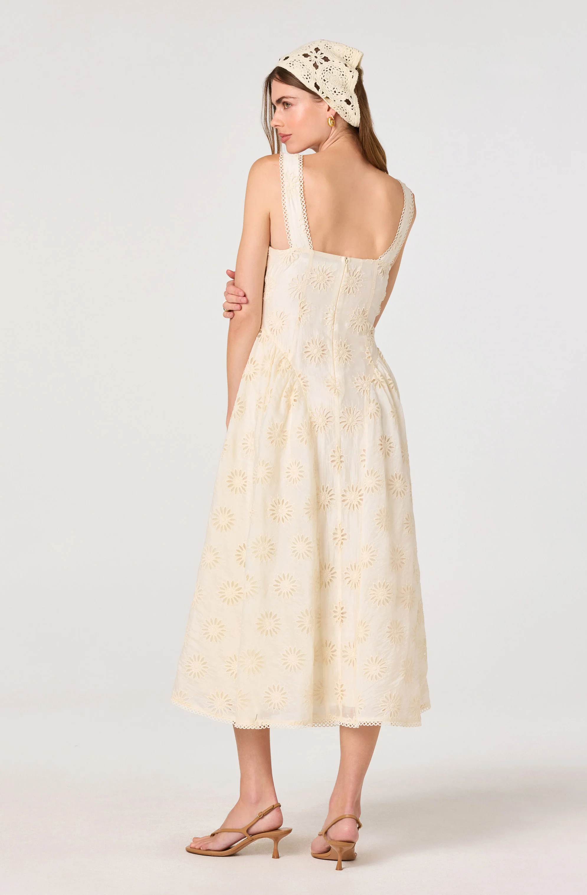 Caerwyn Eyelet Embroidery Sweetheart Midi Dress