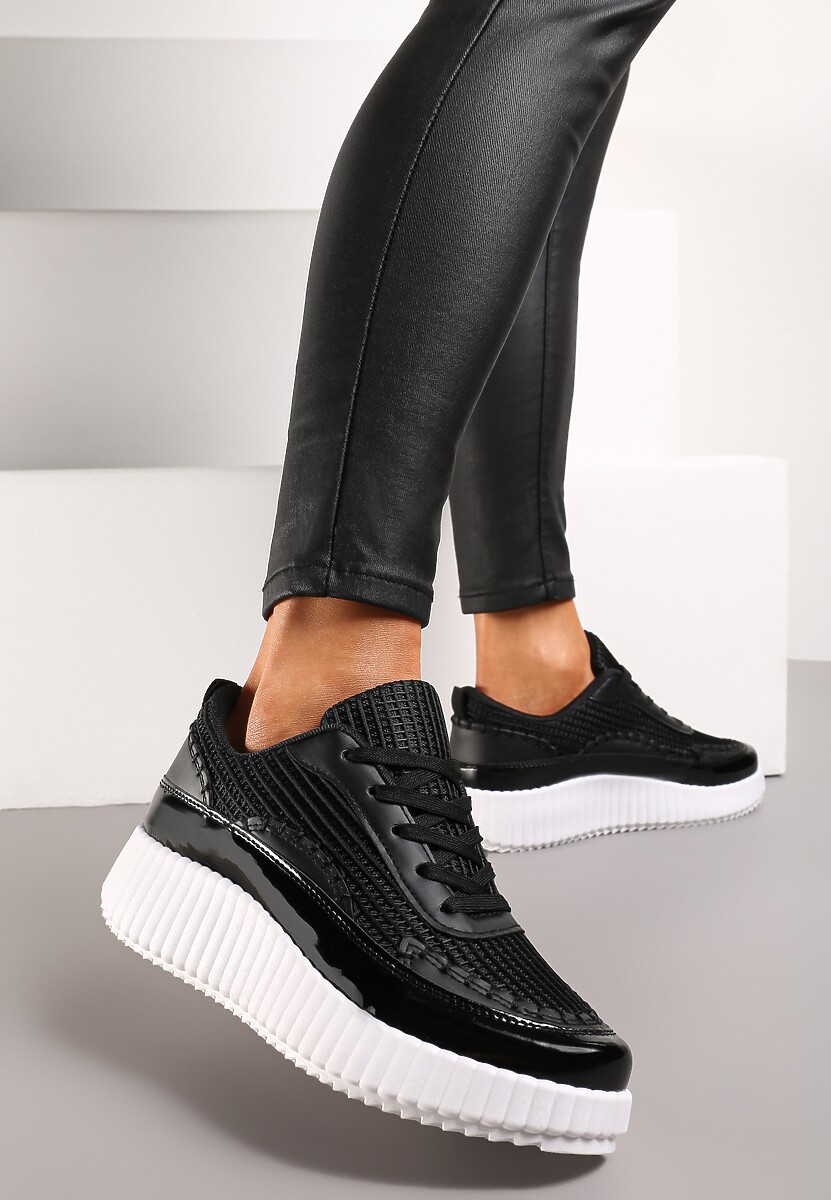 Czarne Sneakersy na Platformie Ozdobione Nitami i Patchworkowymi Wstawkami Jeneria