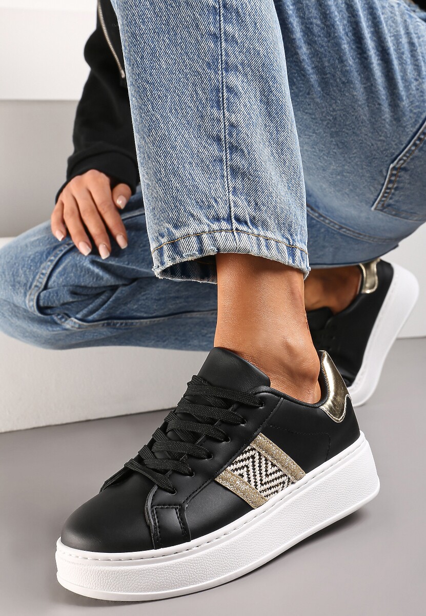 Czarne Sneakersy z Metaliczną Wstawką na Grubej Podeszwie z Ozdobną Taśmą z Brokatem Qinessa
