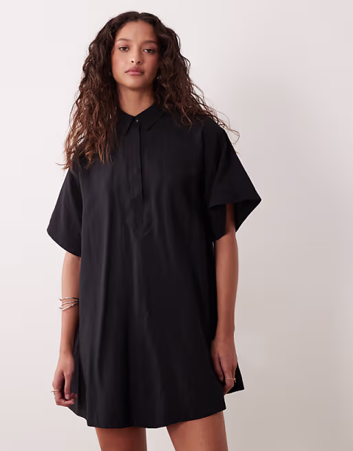 performance fabric relaxed short sleeve mini dress in black