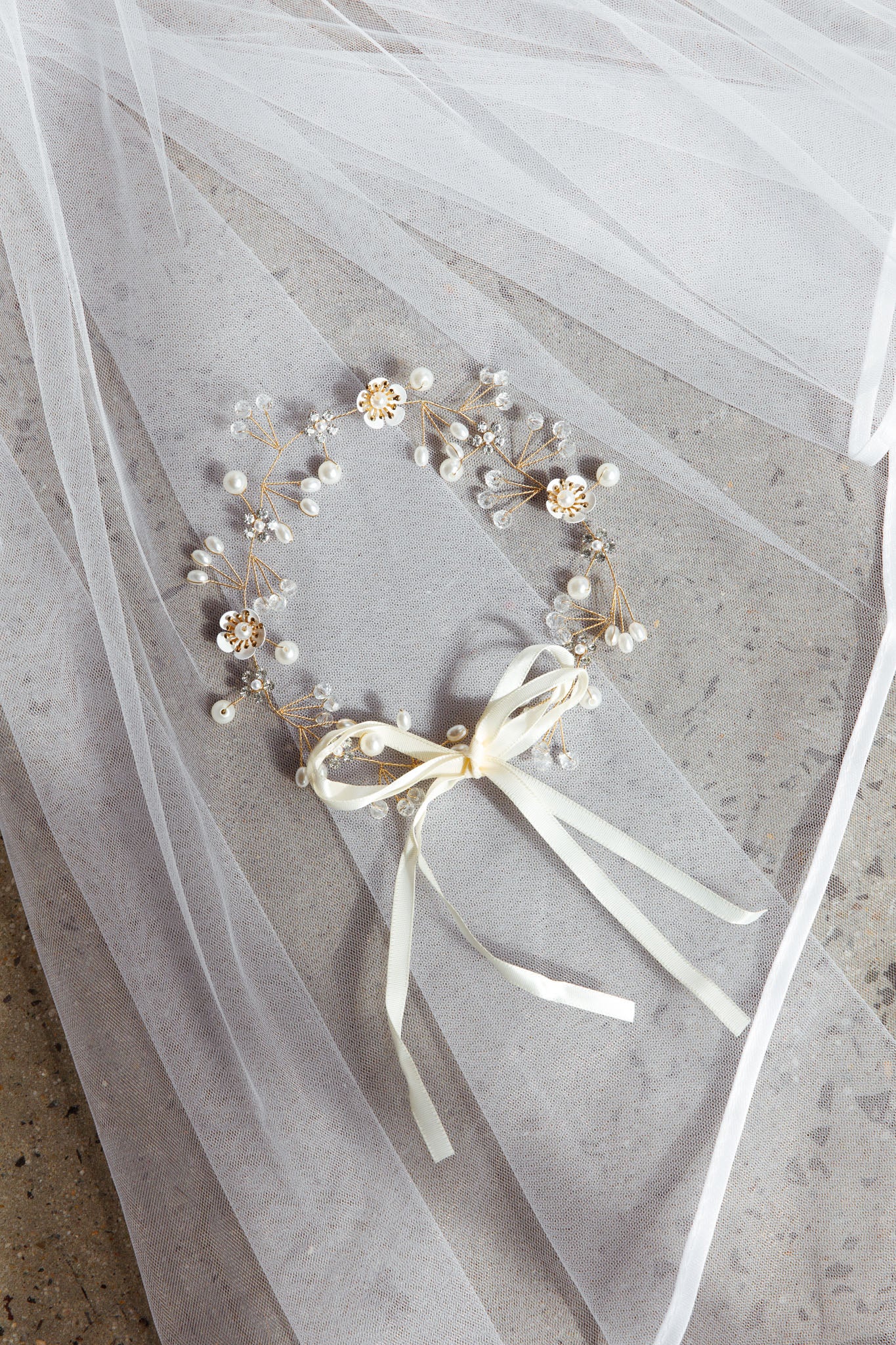Flower & Pearl Wire Headband Gold