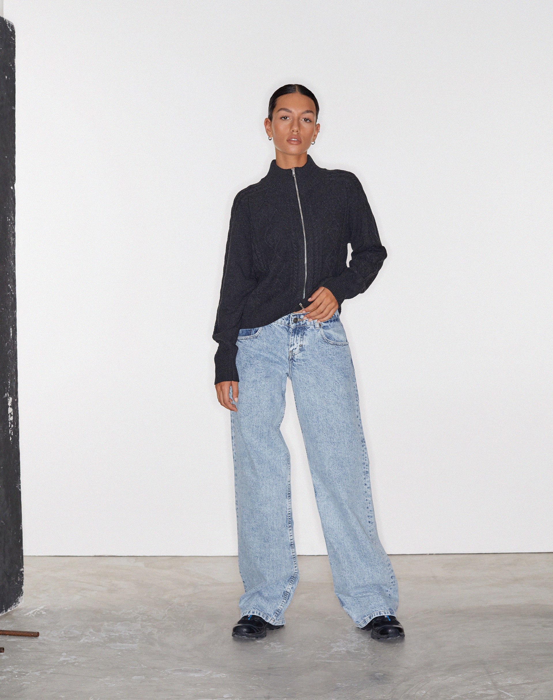 Low Rise Parallel Jeans in 80s Light Blue Wash